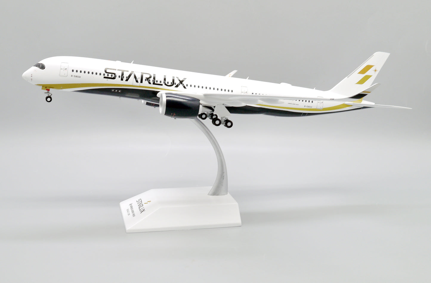 JCWINGS A350-900XWB STARLUX REG: B-58501