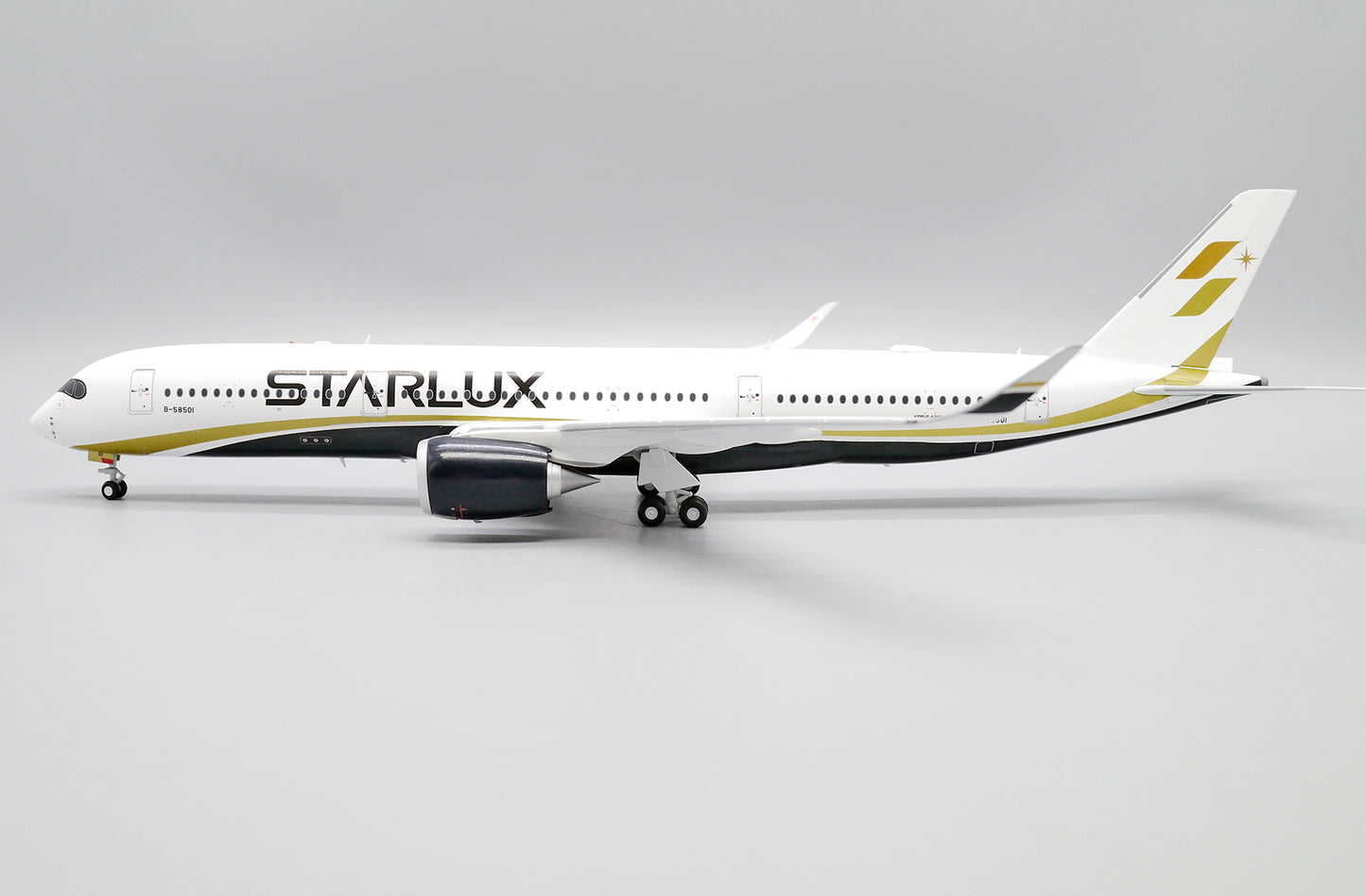 JCWINGS A350-900XWB STARLUX REG: B-58501