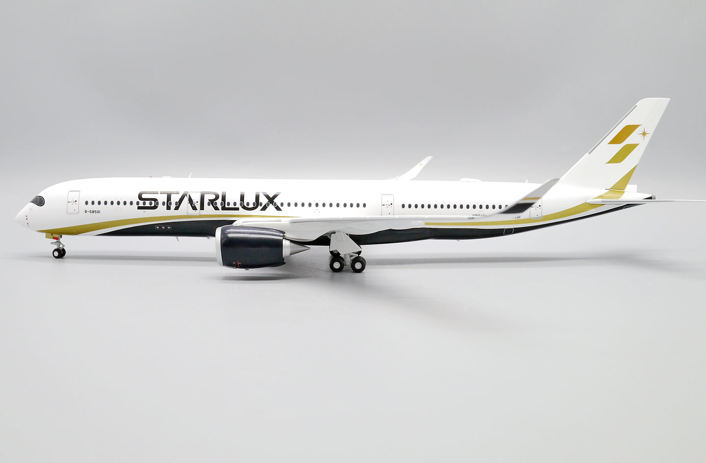 JCWINGS A350-900XWB STARLUX REG: B-58501