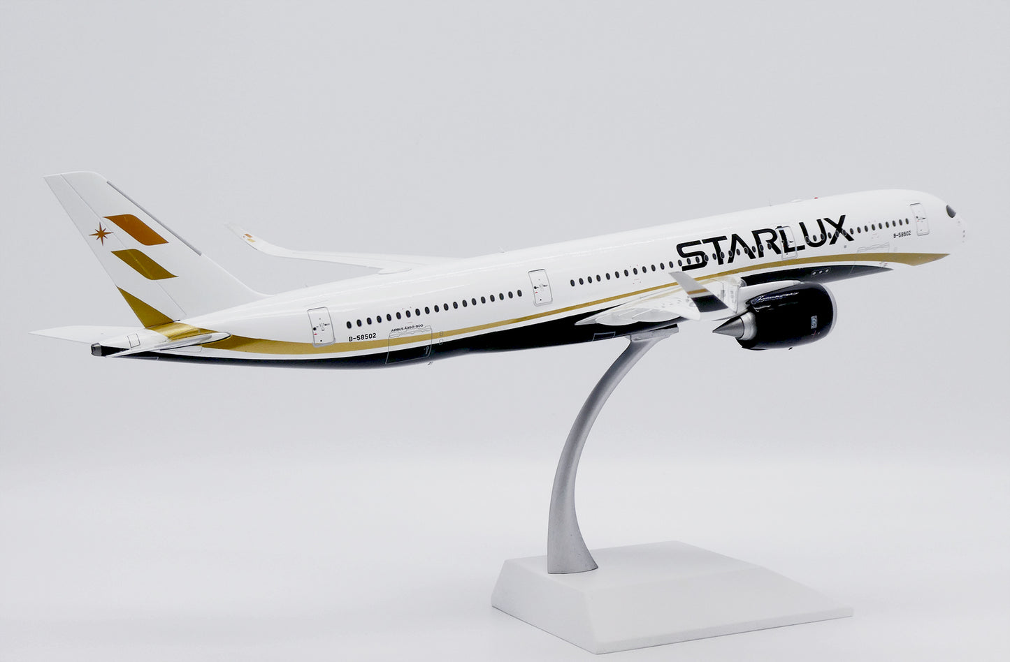 JC WINGS A350-900XWB STARLUX AIRLINES REG: B-58502