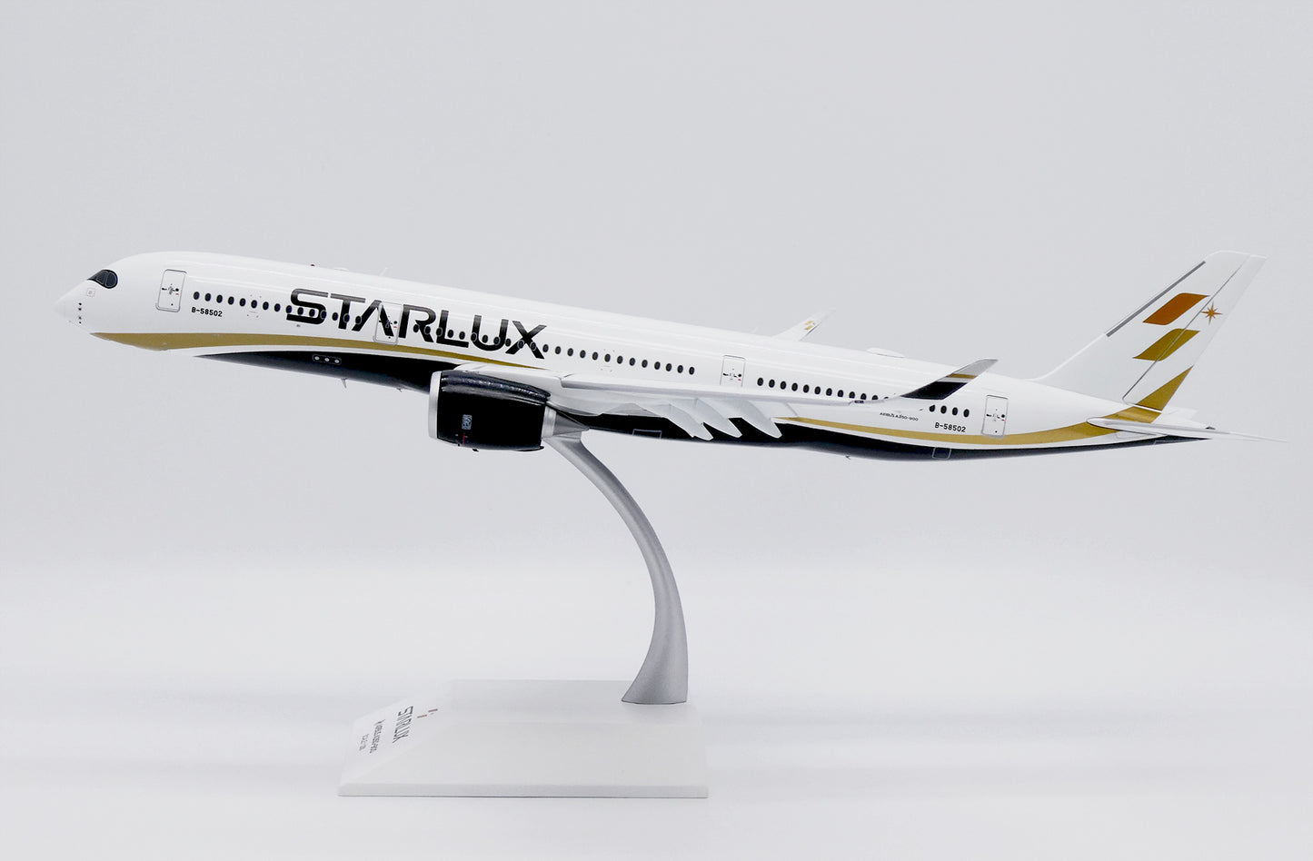 JC WINGS A350-900XWB STARLUX AIRLINES REG: B-58502