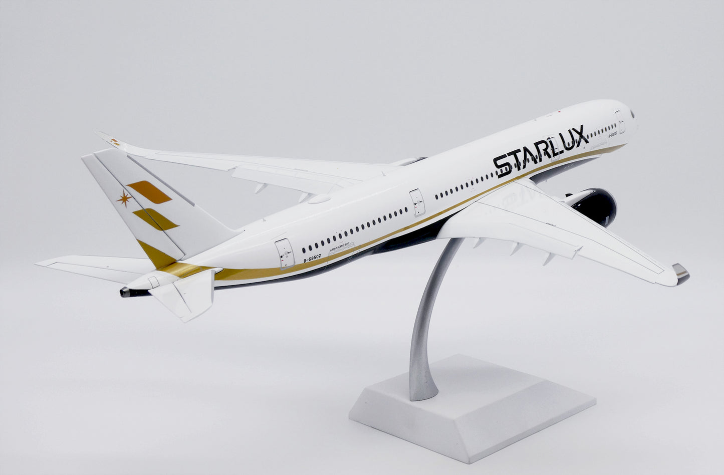 JC WINGS A350-900XWB STARLUX AIRLINES REG: B-58502
