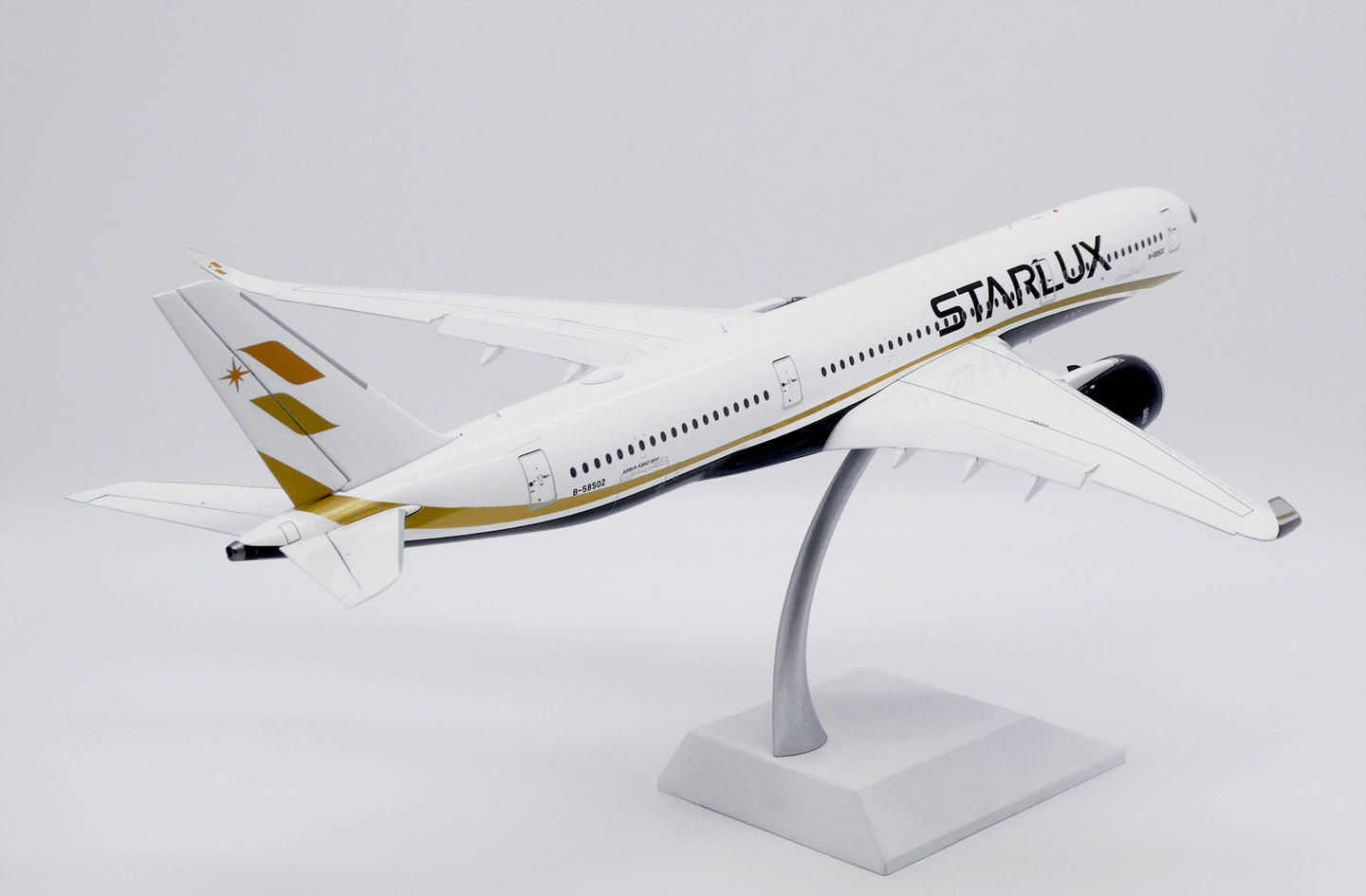 JC WINGS A350-900XWB STARLUX AIRLINES REG: B-58502