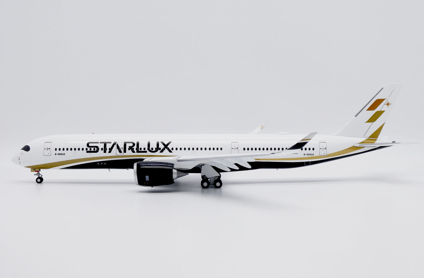 JC WINGS A350-900XWB STARLUX AIRLINES REG: B-58502