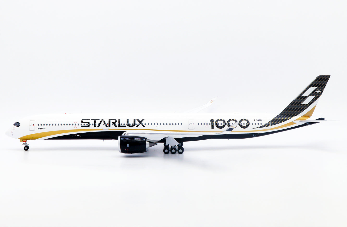 JC WINGS A350-1000XWB STARLUX AIRLINES "CARBON FIBER" REG: B-58551