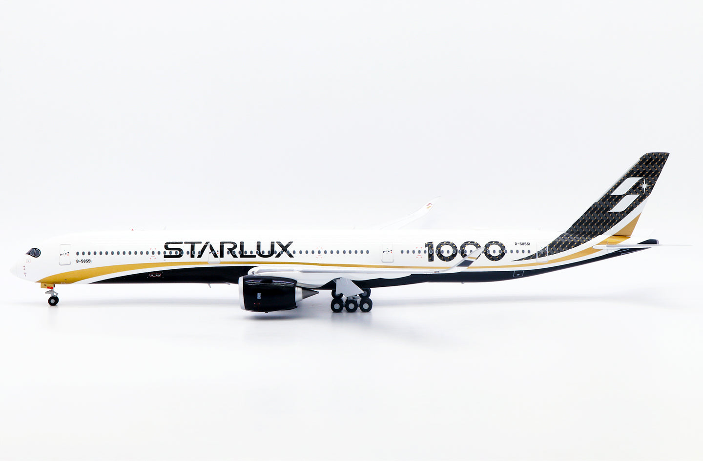 JC WINGS A350-1000XWB STARLUX AIRLINES "CARBON FIBER" REG: B-58551
