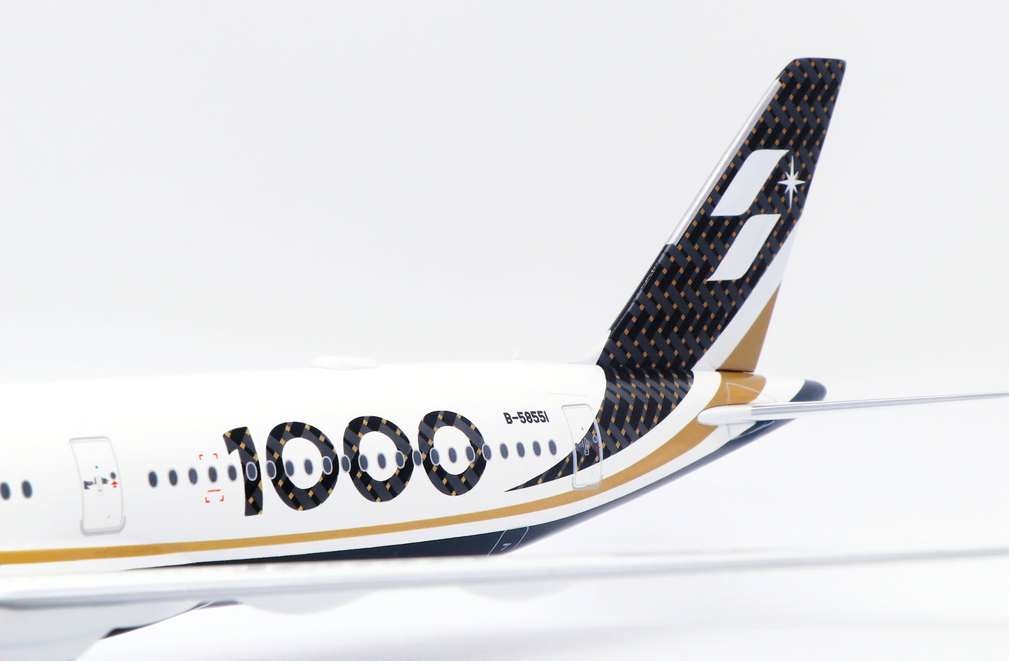 JC WINGS A350-1000XWB STARLUX AIRLINES "CARBON FIBER" REG: B-58551