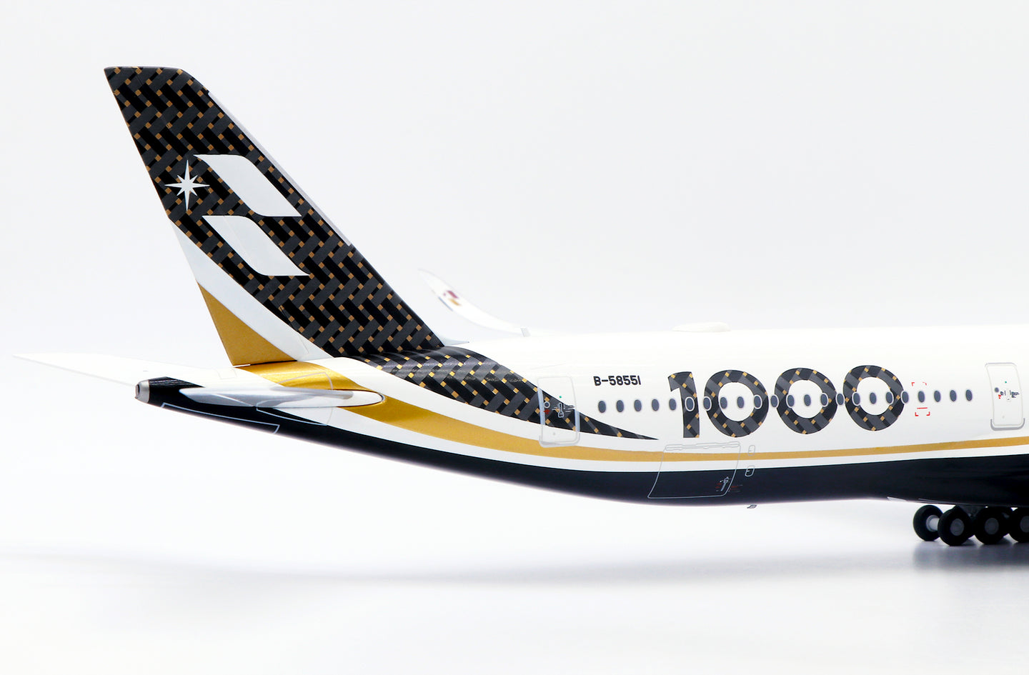 JC WINGS A350-1000XWB STARLUX AIRLINES "CARBON FIBER" REG: B-58551