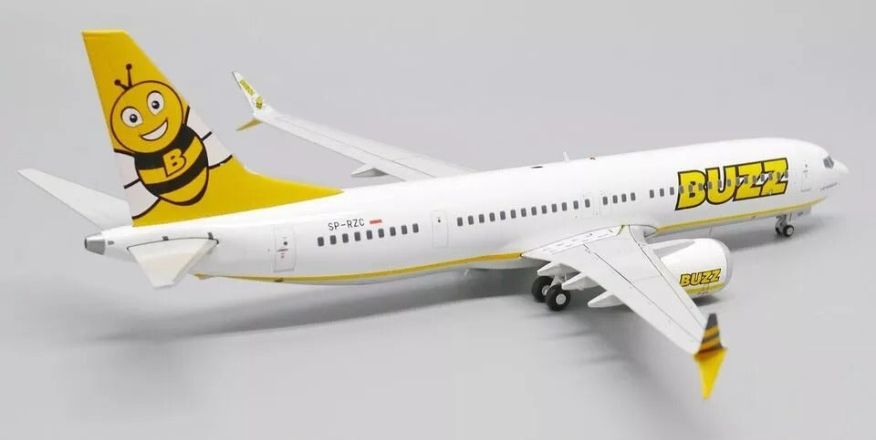 JC WINGS B737-8 MAX BUZZ REG: SP-RZC