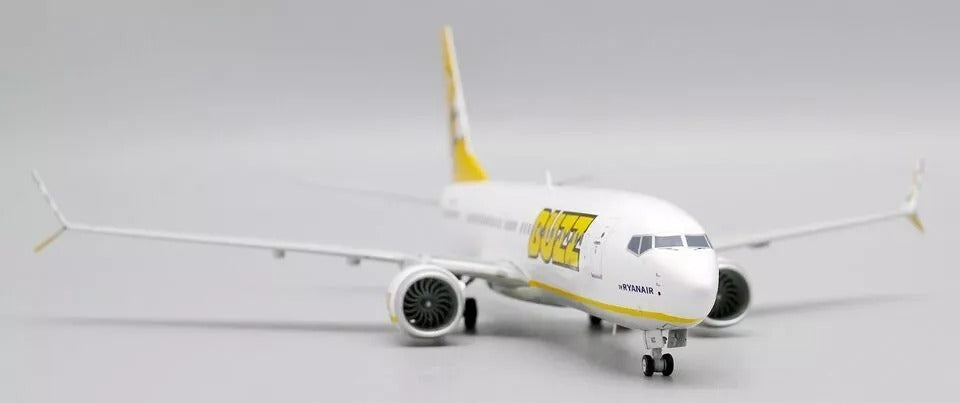 JC WINGS B737-8 MAX BUZZ REG: SP-RZC