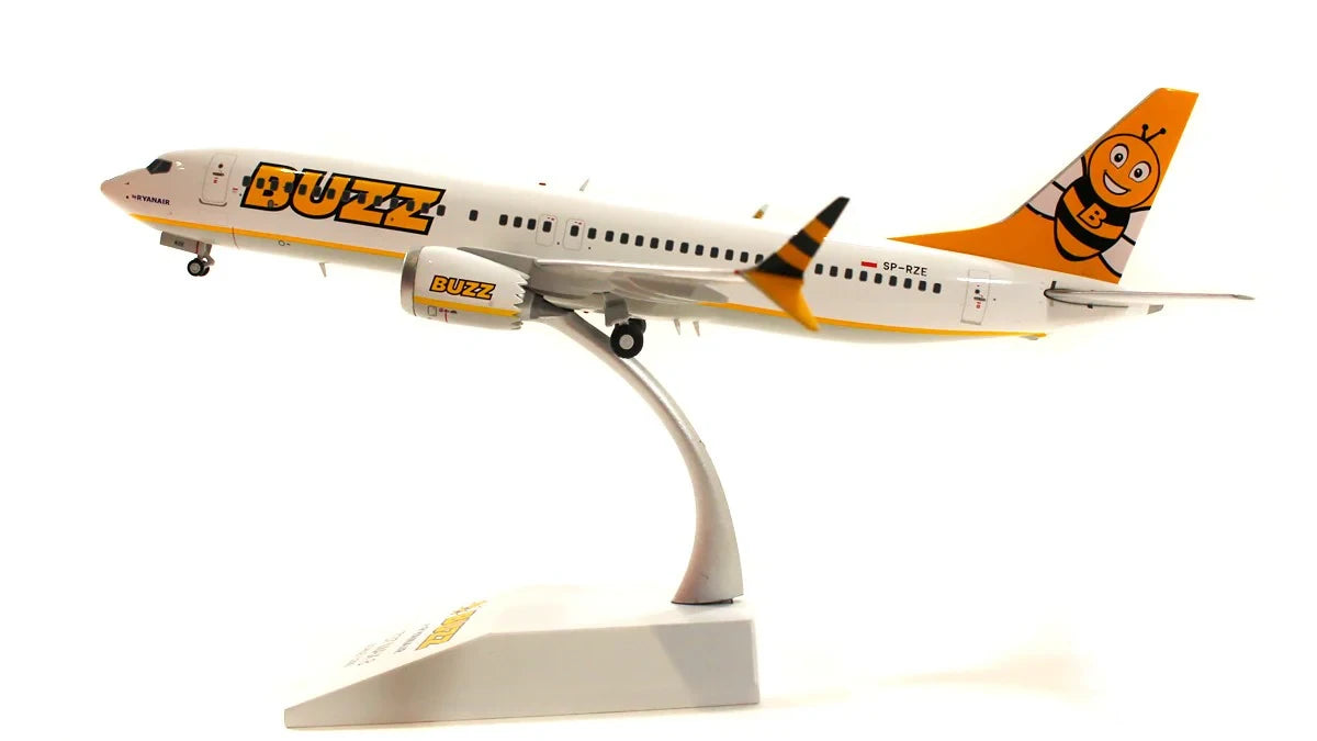 JCWINGS B737-8 MAX BUZZ REG: SP-RZB
