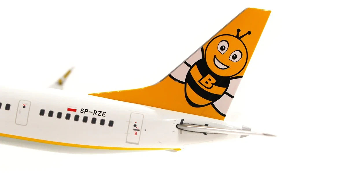 JCWINGS B737-8 MAX BUZZ REG: SP-RZB