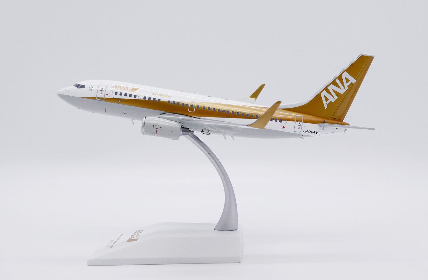 JC WINGS B737-700 ALL NIPPON AIRWAYS (ANA) "GOLD" REG: JA02AN