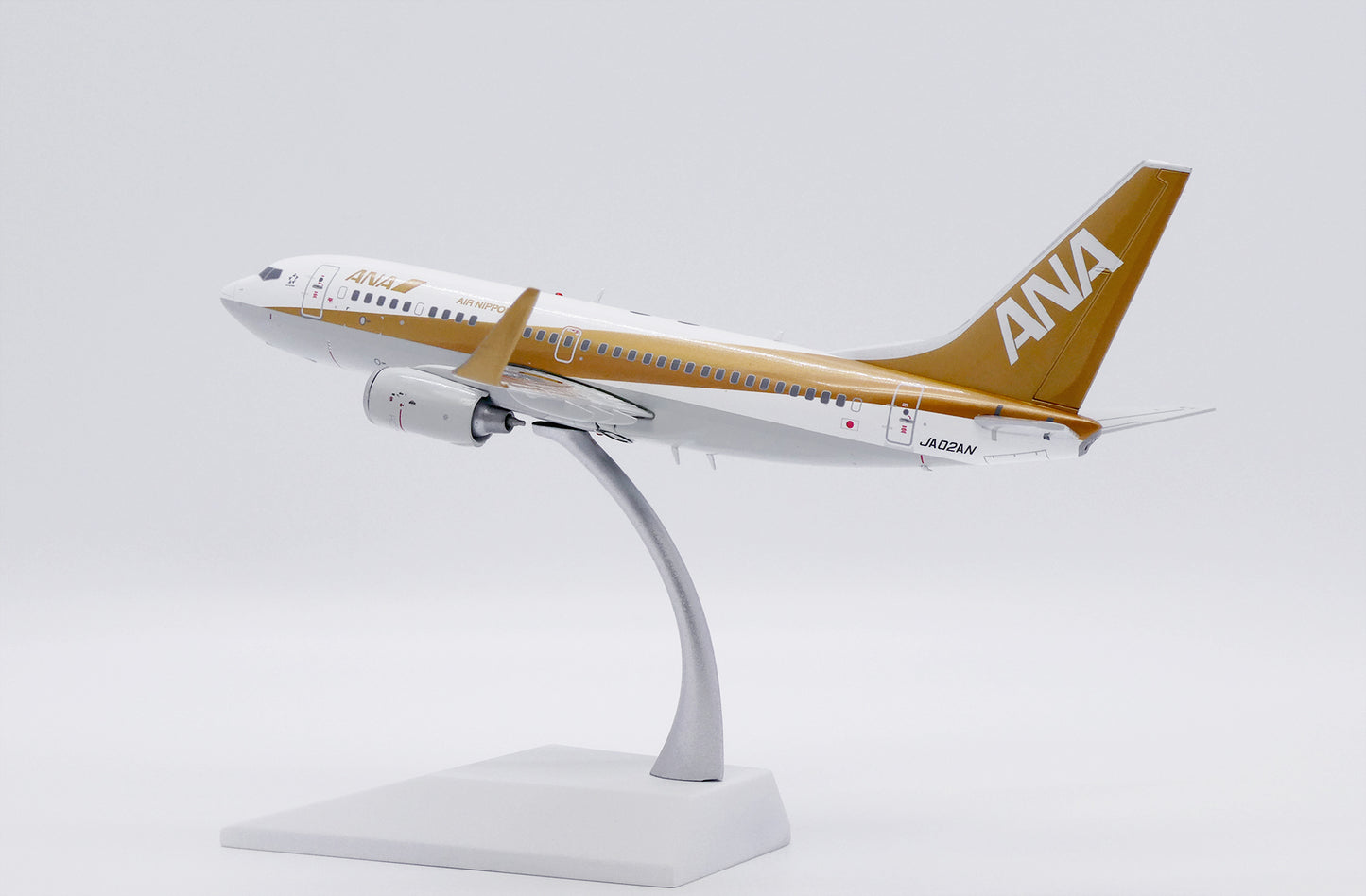 JC WINGS B737-700 ALL NIPPON AIRWAYS (ANA) "GOLD" REG: JA02AN