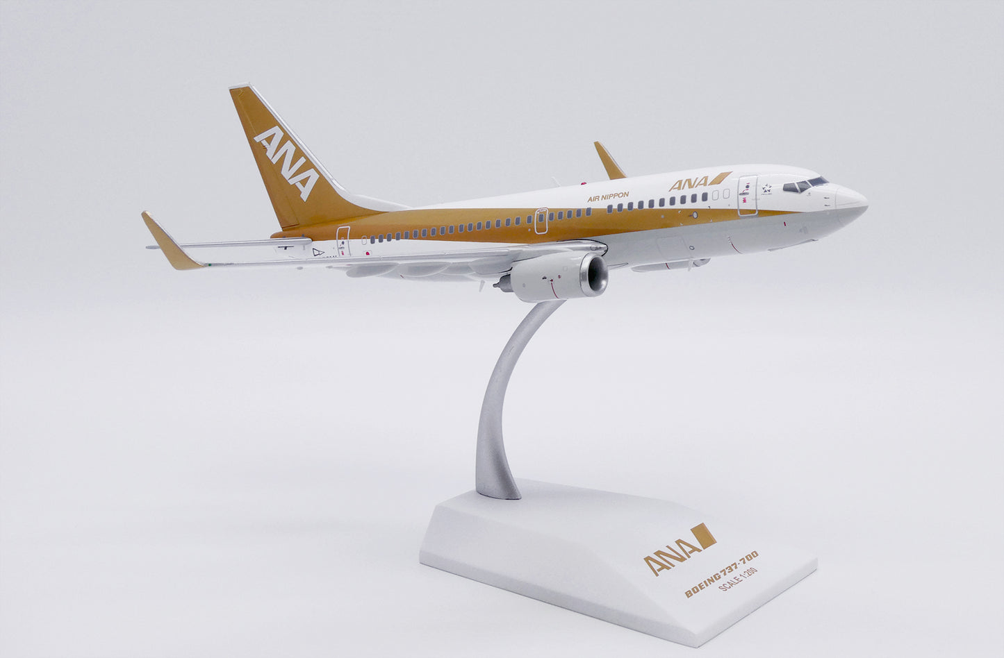JC WINGS B737-700 ALL NIPPON AIRWAYS (ANA) "GOLD" REG: JA02AN