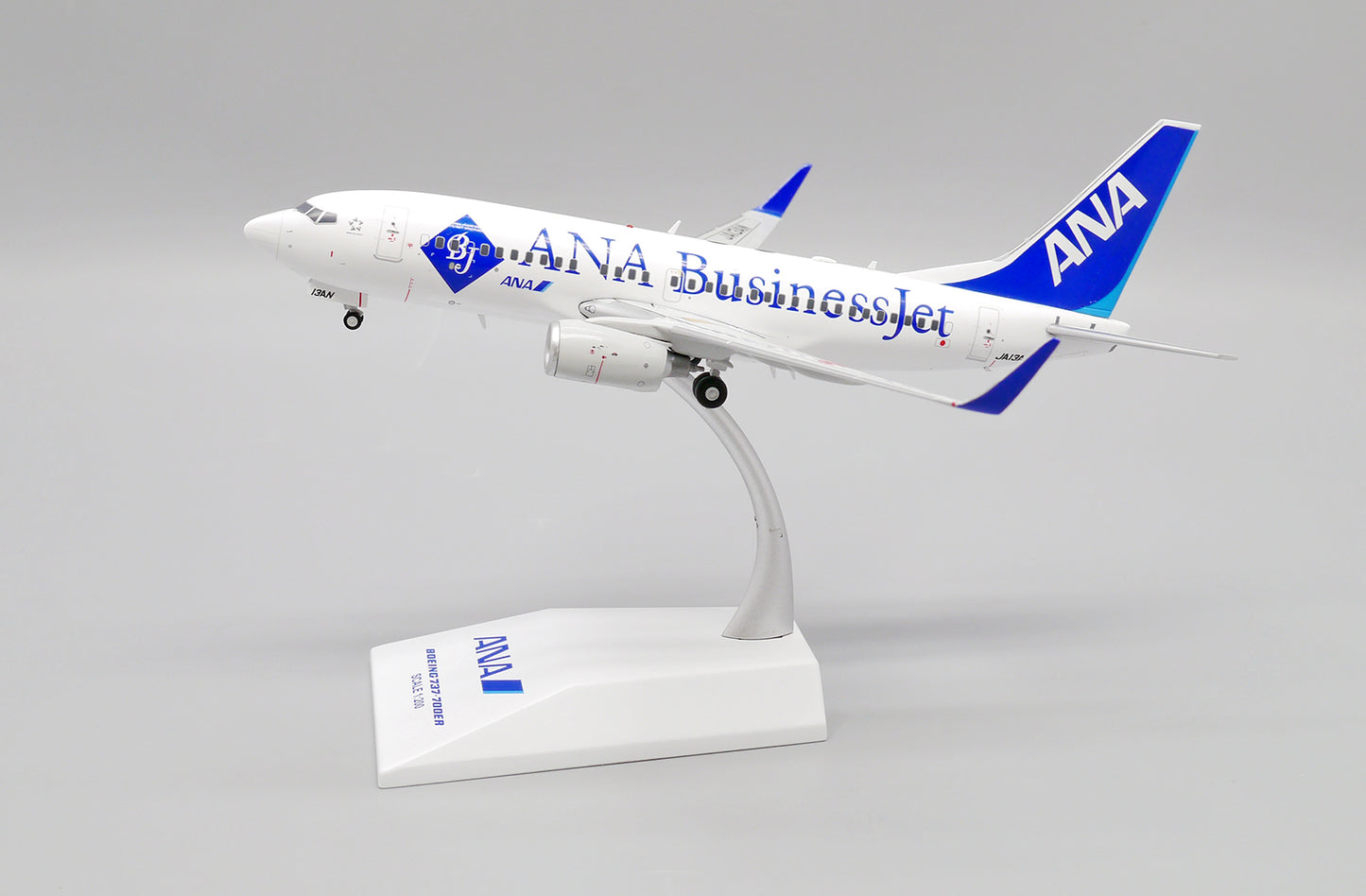 JC WINGS B737-700ER ALL NIPPON AIRWAYS (ANA) "ANA BUSINESS JET" REG: JA13AN