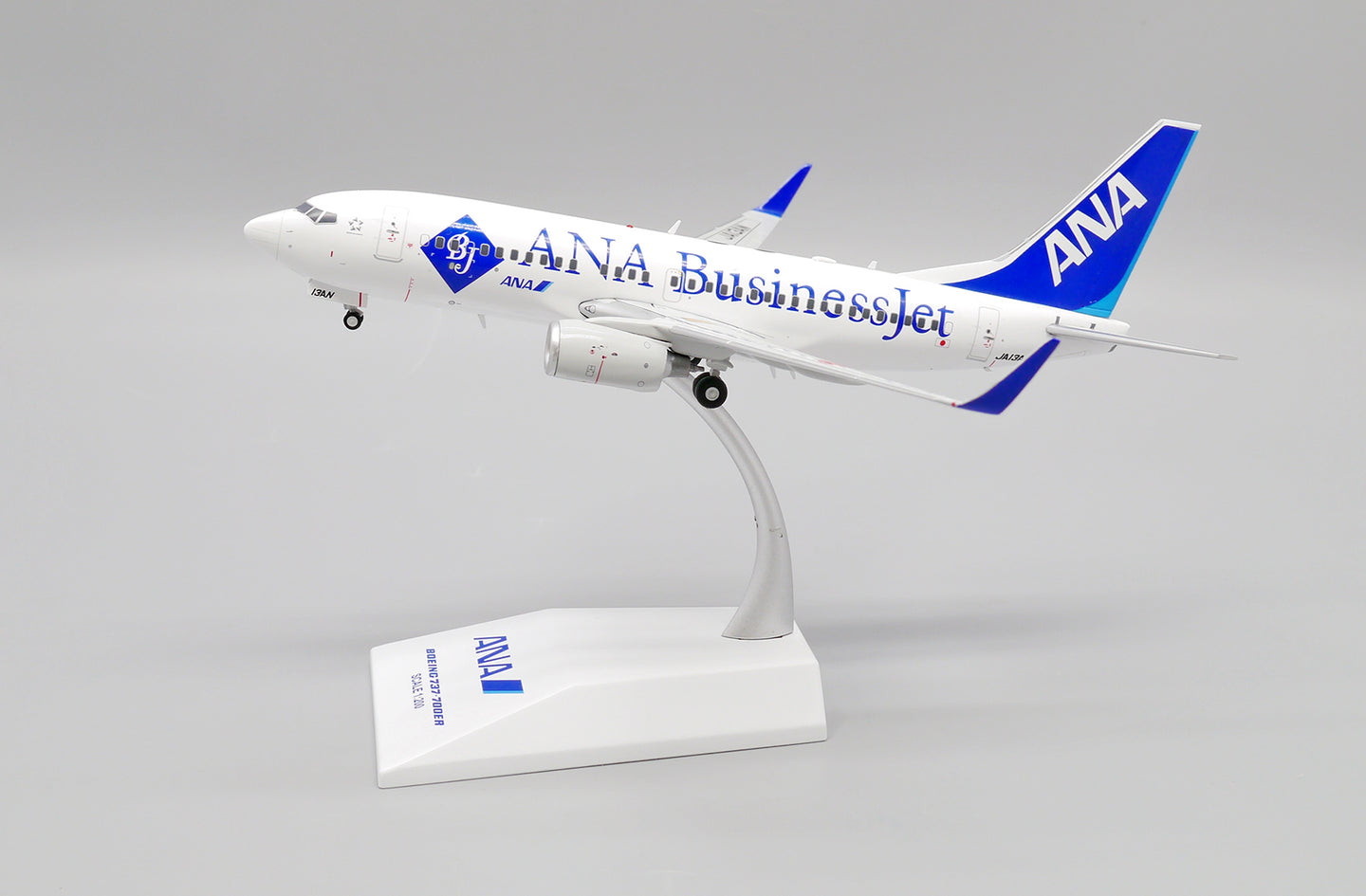 JC WINGS B737-700ER ALL NIPPON AIRWAYS (ANA) "ANA BUSINESS JET" REG: JA13AN