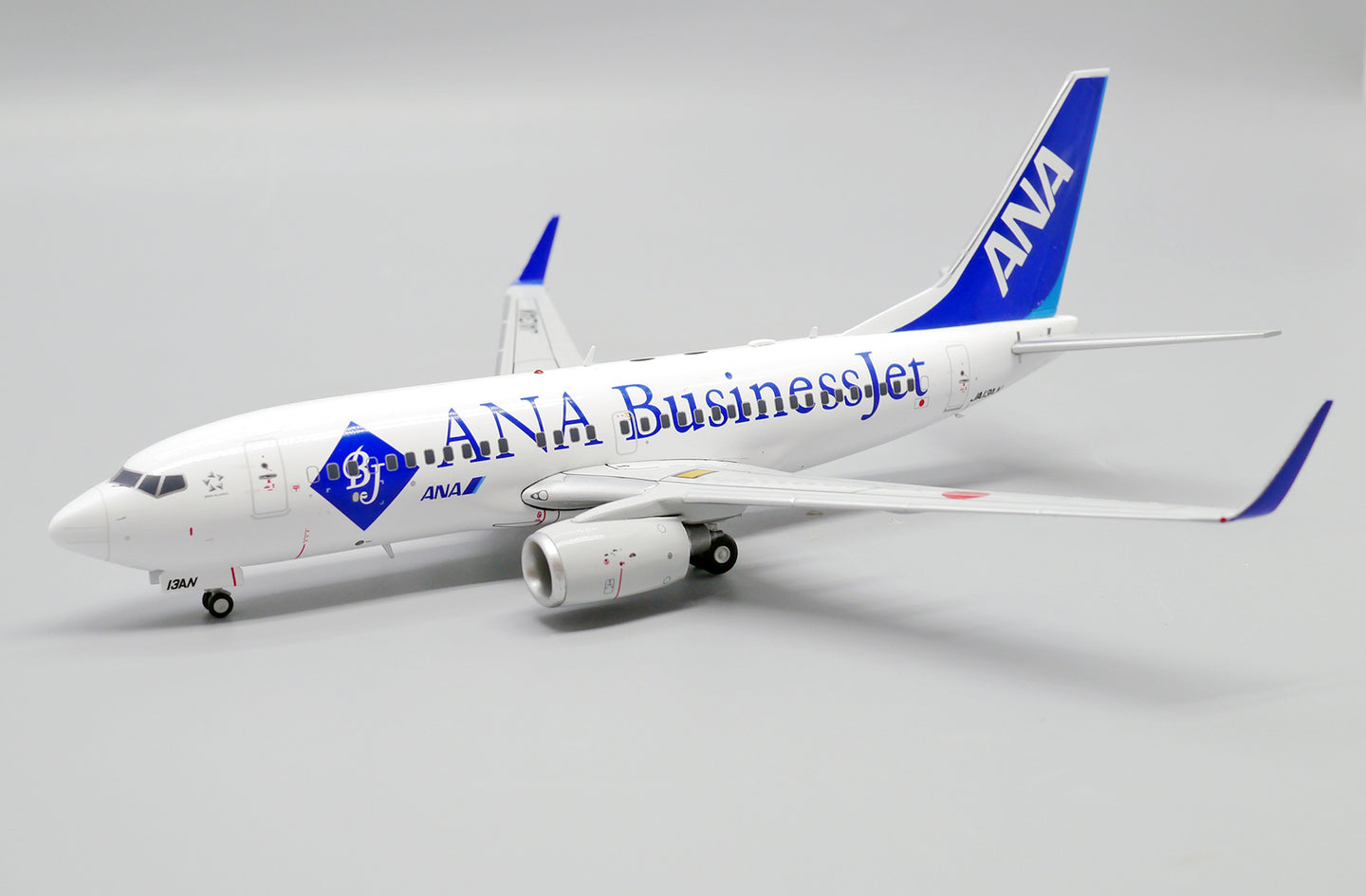 JC WINGS B737-700ER ALL NIPPON AIRWAYS (ANA) "ANA BUSINESS JET" REG: JA13AN