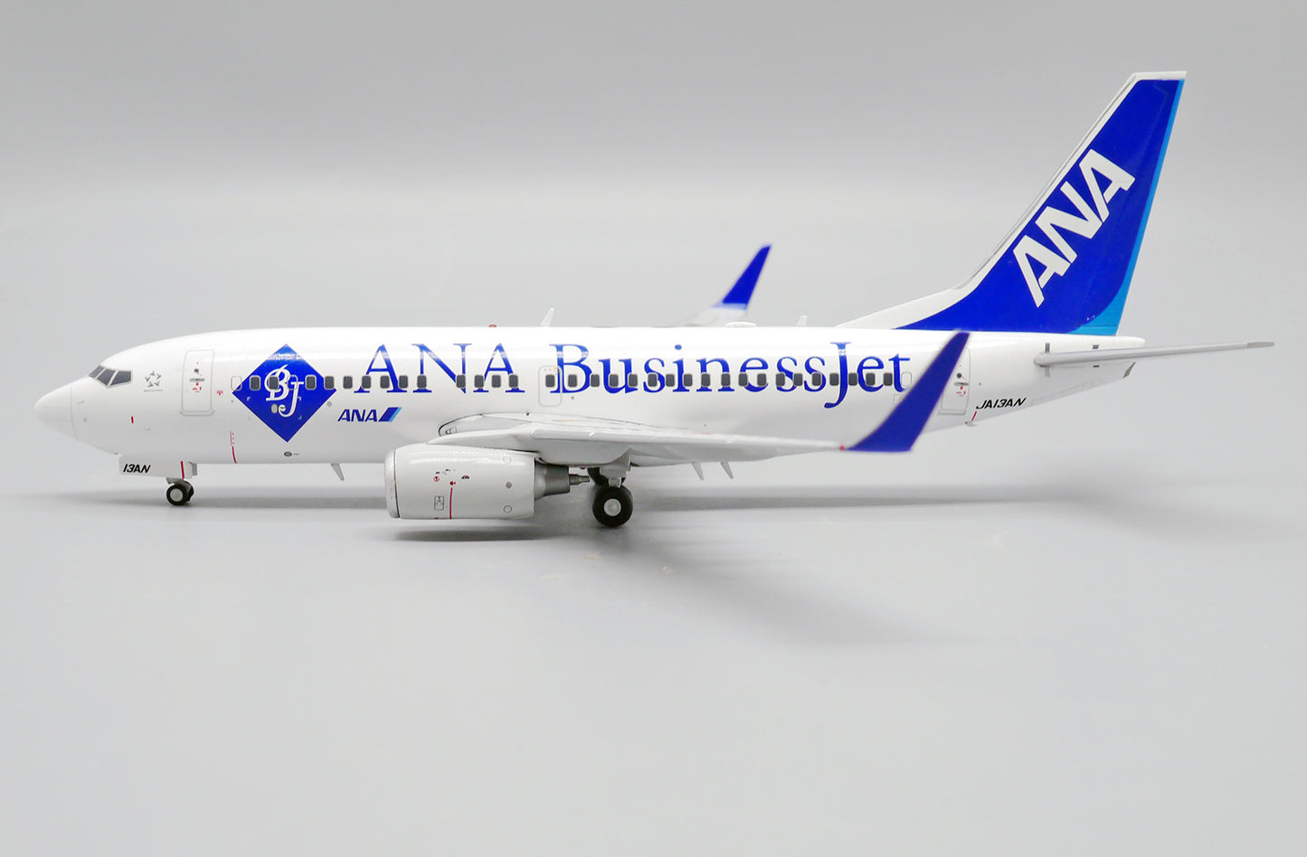 JC WINGS B737-700ER ALL NIPPON AIRWAYS (ANA) "ANA BUSINESS JET" REG: JA13AN