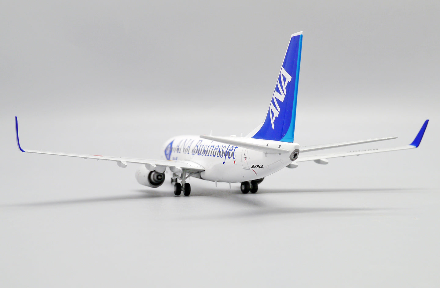 JC WINGS B737-700ER ALL NIPPON AIRWAYS (ANA) "ANA BUSINESS JET" REG: JA13AN