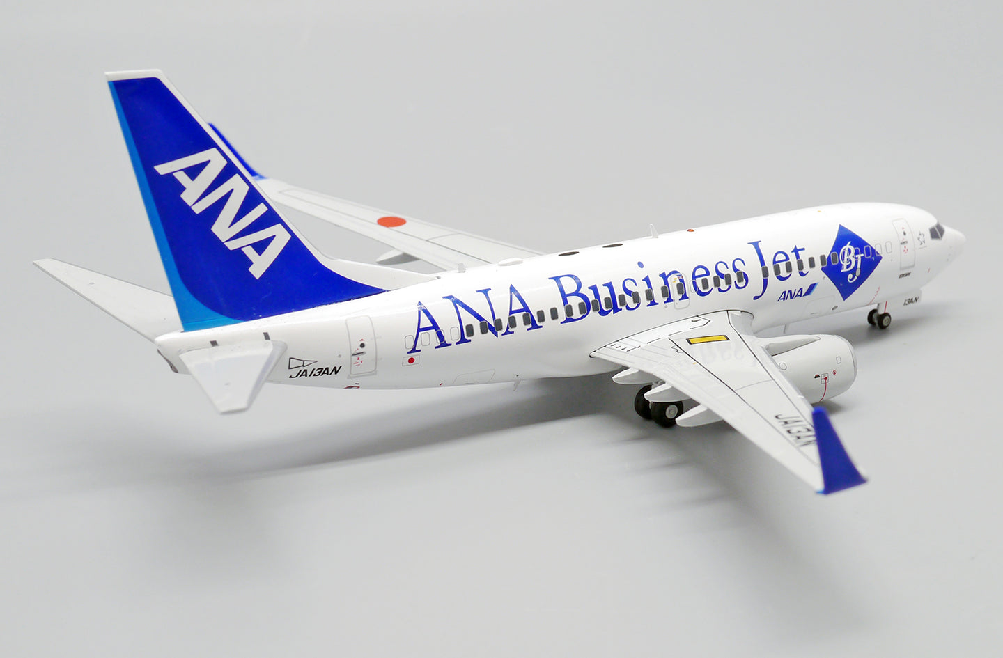 JC WINGS B737-700ER ALL NIPPON AIRWAYS (ANA) "ANA BUSINESS JET" REG: JA13AN