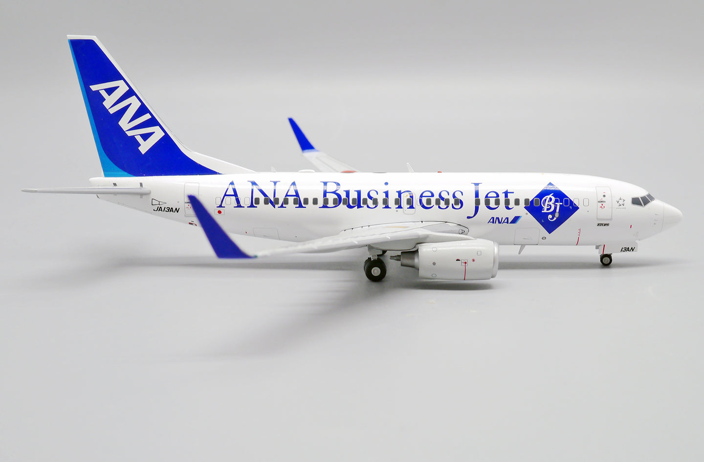 JC WINGS B737-700ER ALL NIPPON AIRWAYS (ANA) "ANA BUSINESS JET" REG: JA13AN