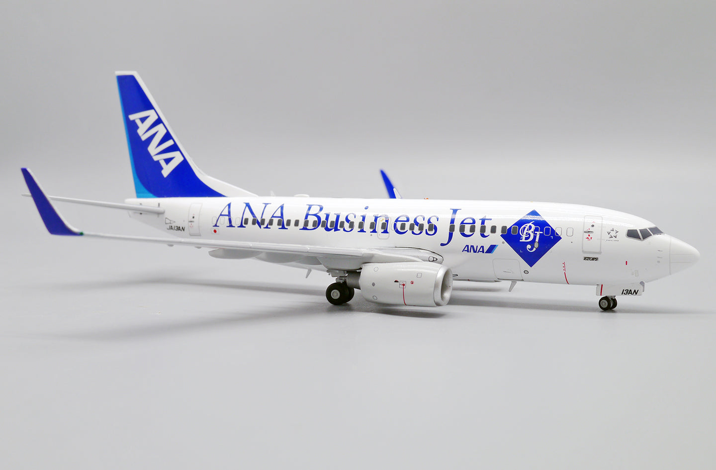 JC WINGS B737-700ER ALL NIPPON AIRWAYS (ANA) "ANA BUSINESS JET" REG: JA13AN