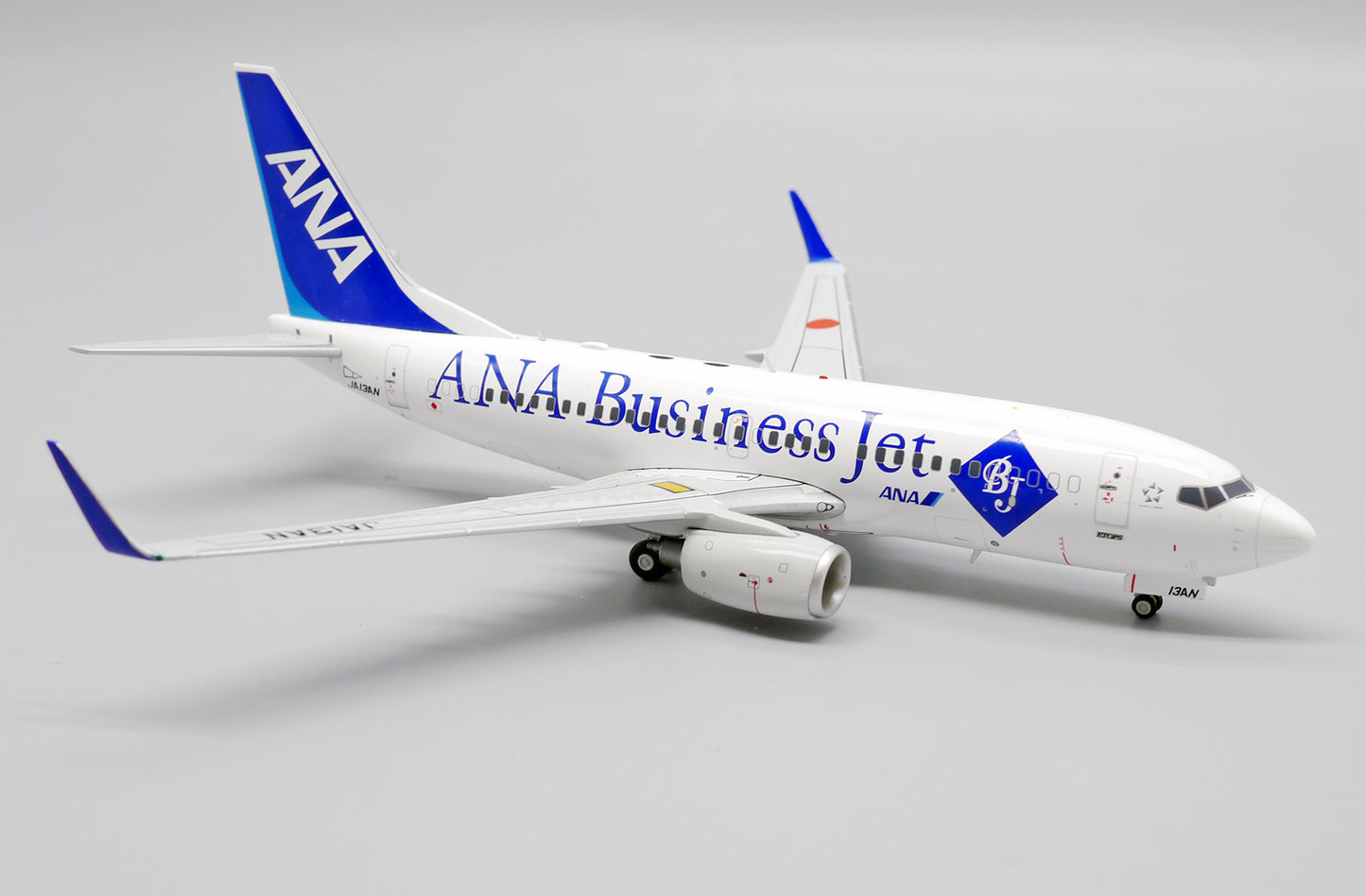 JC WINGS B737-700ER ALL NIPPON AIRWAYS (ANA) "ANA BUSINESS JET" REG: JA13AN