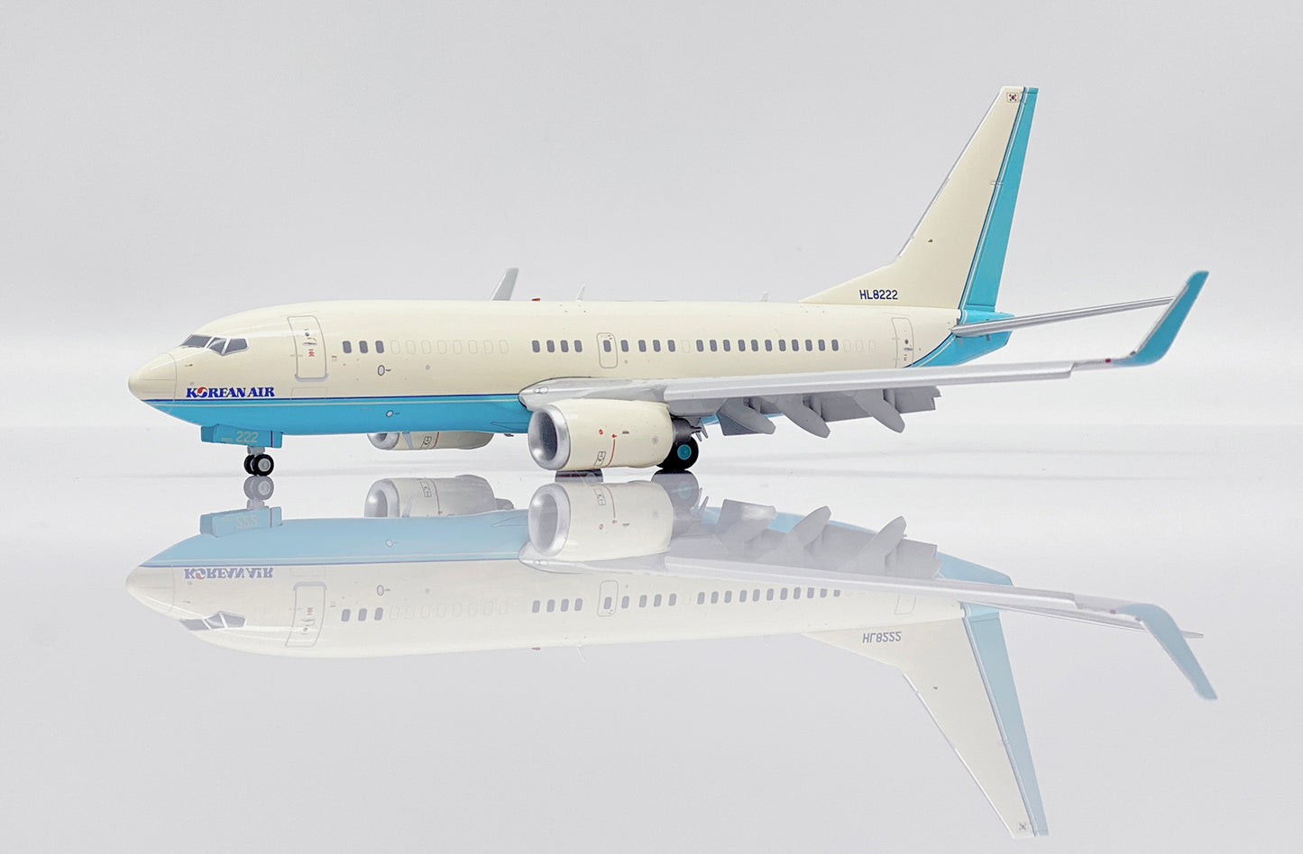 JC WINGS B737-700BBJ KOREAN AIR (FLAPS DOWN) REG: HL8222