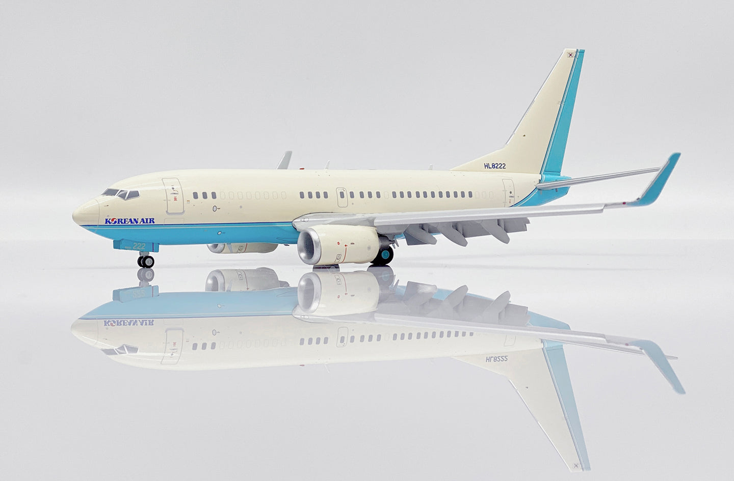 JC WINGS B737-700BBJ KOREAN AIR (FLAPS DOWN) REG: HL8222