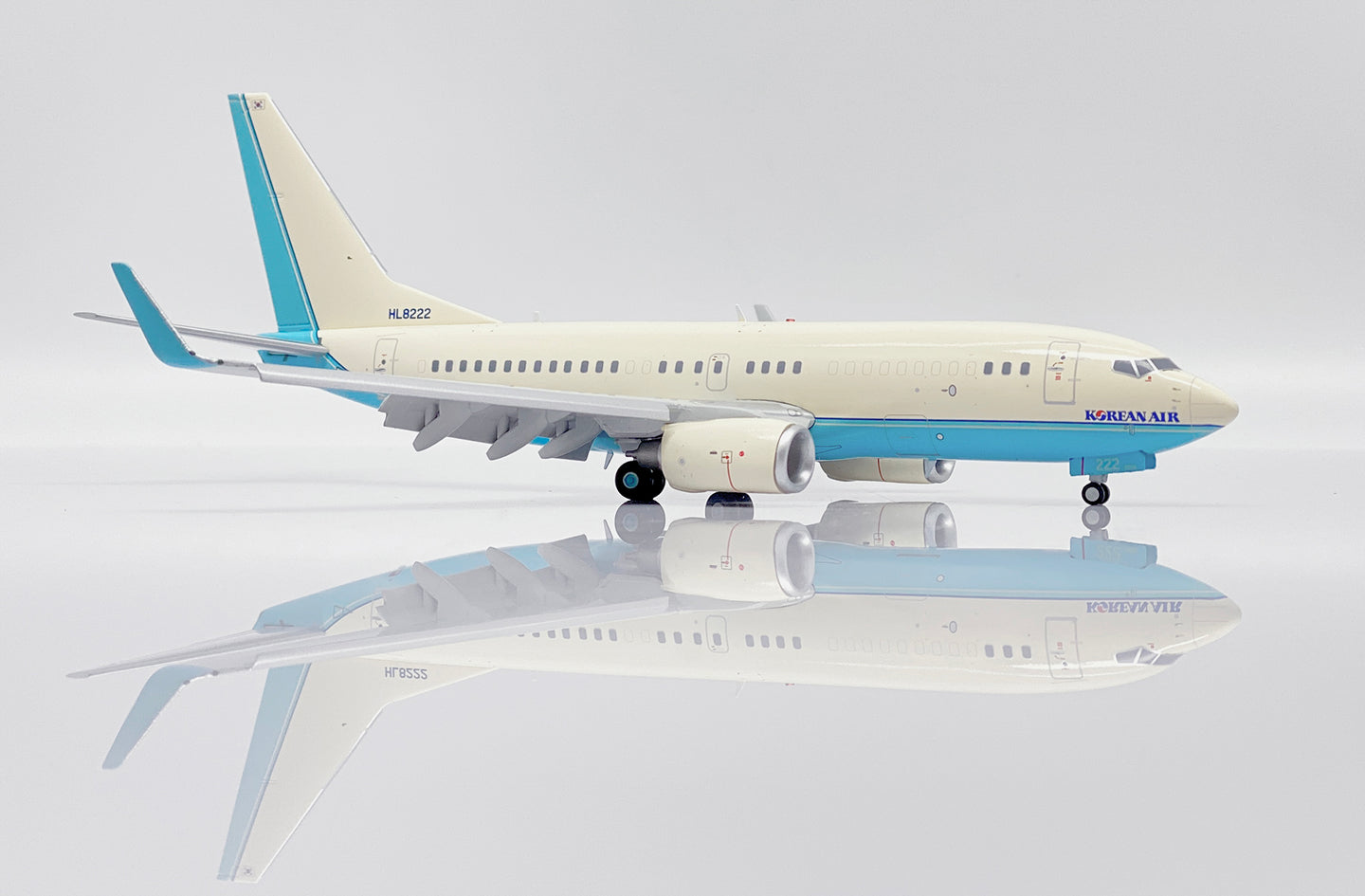 JC WINGS B737-700BBJ KOREAN AIR (FLAPS DOWN) REG: HL8222