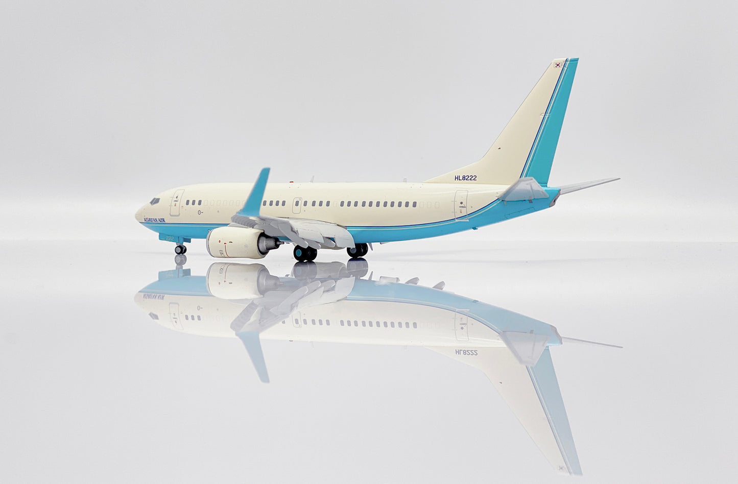 JC WINGS B737-700BBJ KOREAN AIR (FLAPS DOWN) REG: HL8222