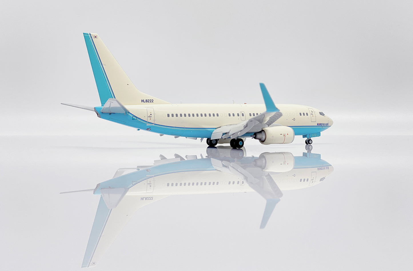 JC WINGS B737-700BBJ KOREAN AIR (FLAPS DOWN) REG: HL8222