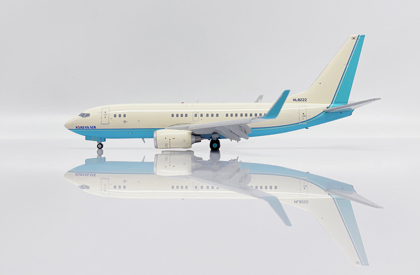 JC WINGS B737-700BBJ KOREAN AIR (FLAPS DOWN) REG: HL8222