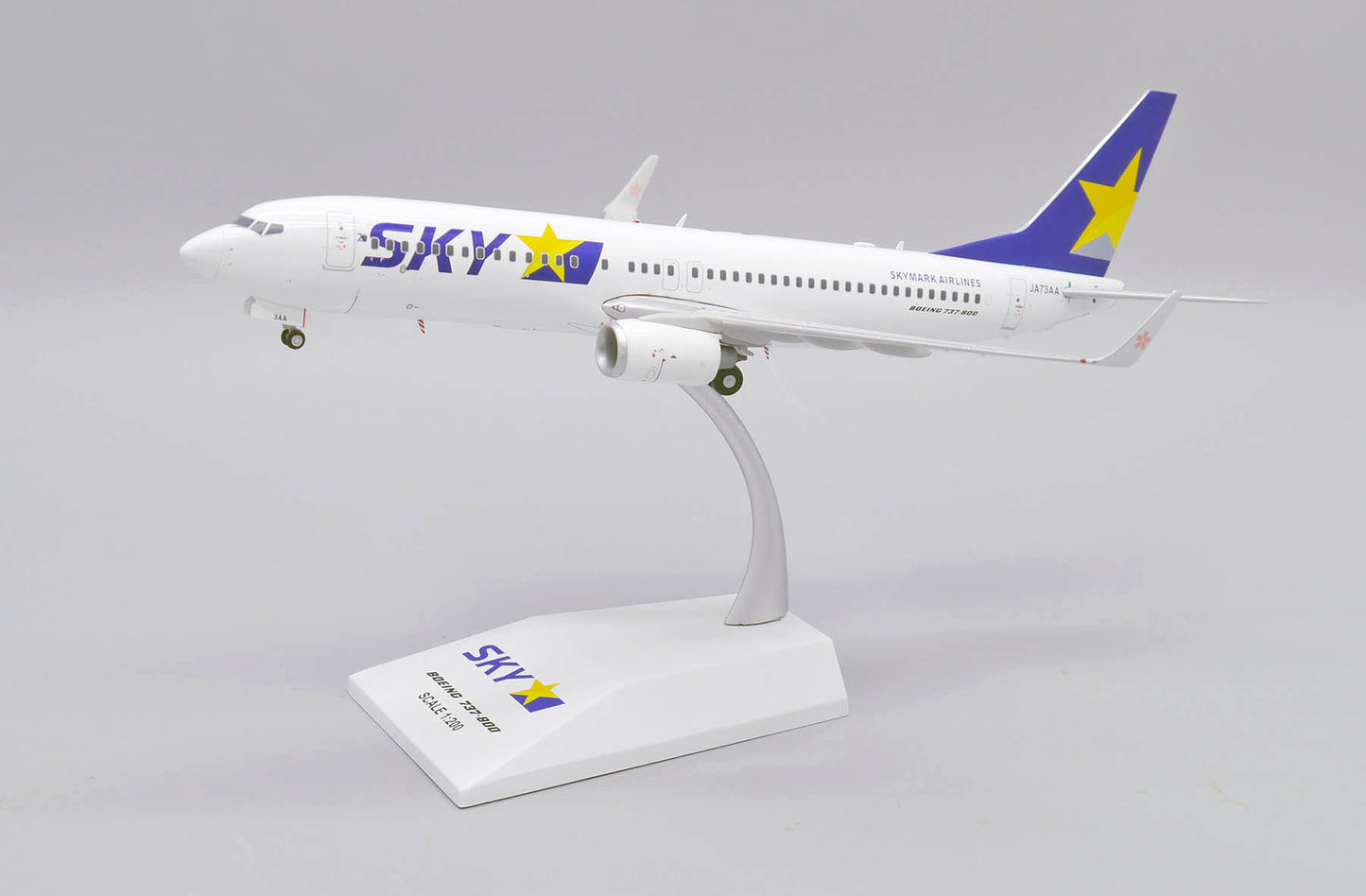 JC WINGS B737-800 SKYMARK AIRLINES REG: JA73AA