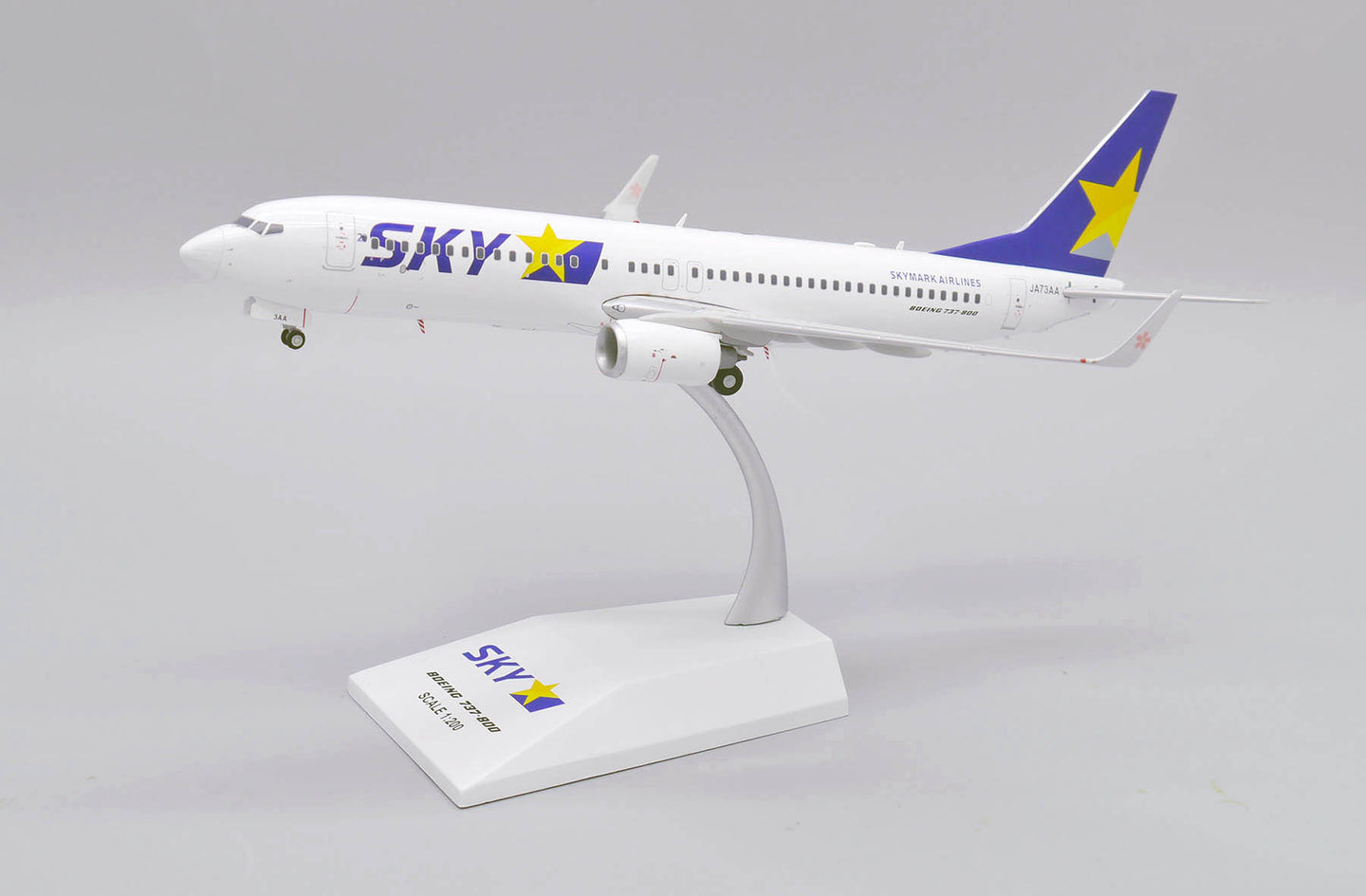 JC WINGS B737-800 SKYMARK AIRLINES REG: JA73AA