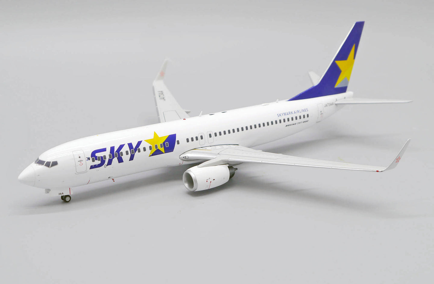 JC WINGS B737-800 SKYMARK AIRLINES REG: JA73AA