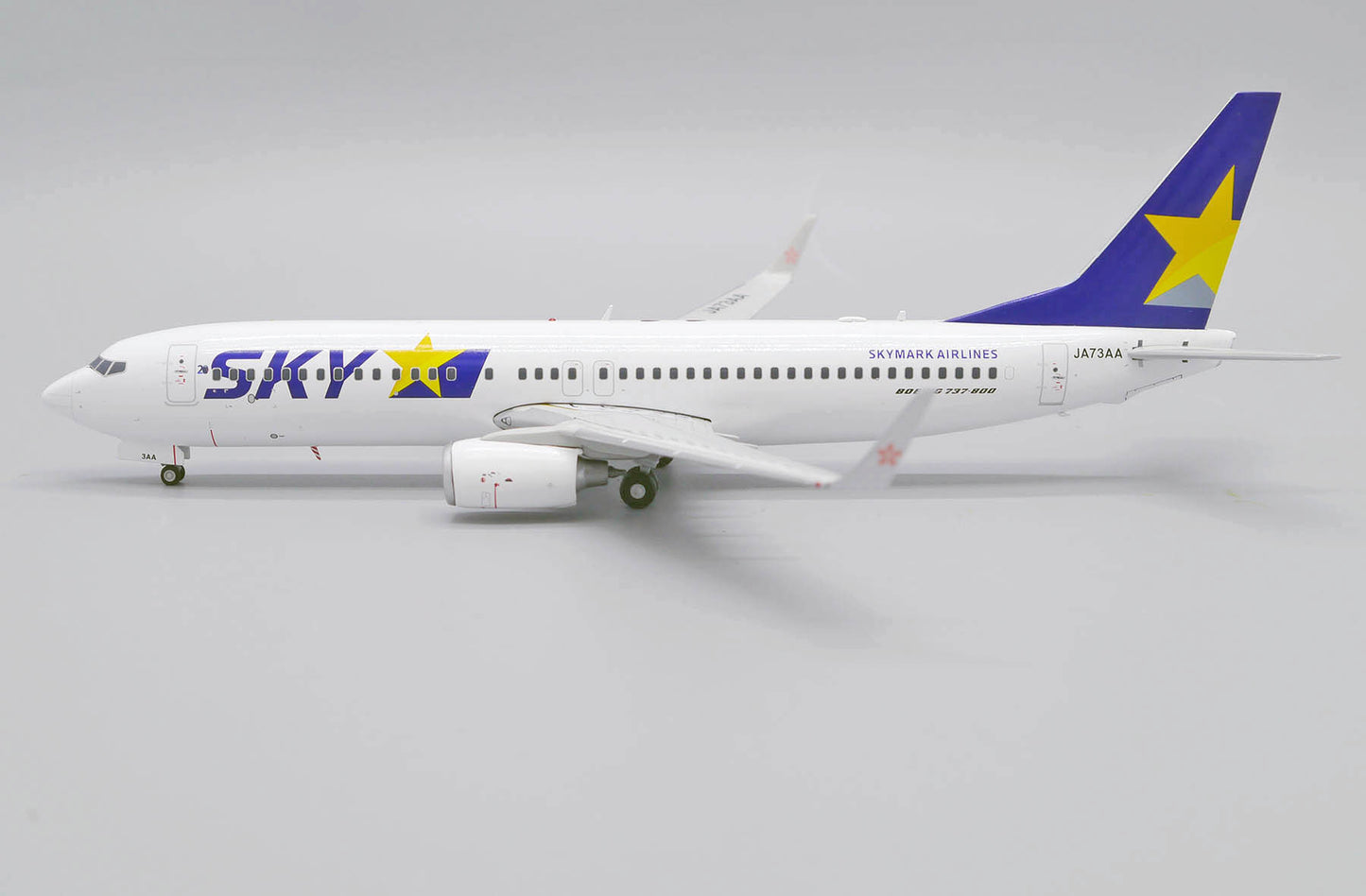 JC WINGS B737-800 SKYMARK AIRLINES REG: JA73AA