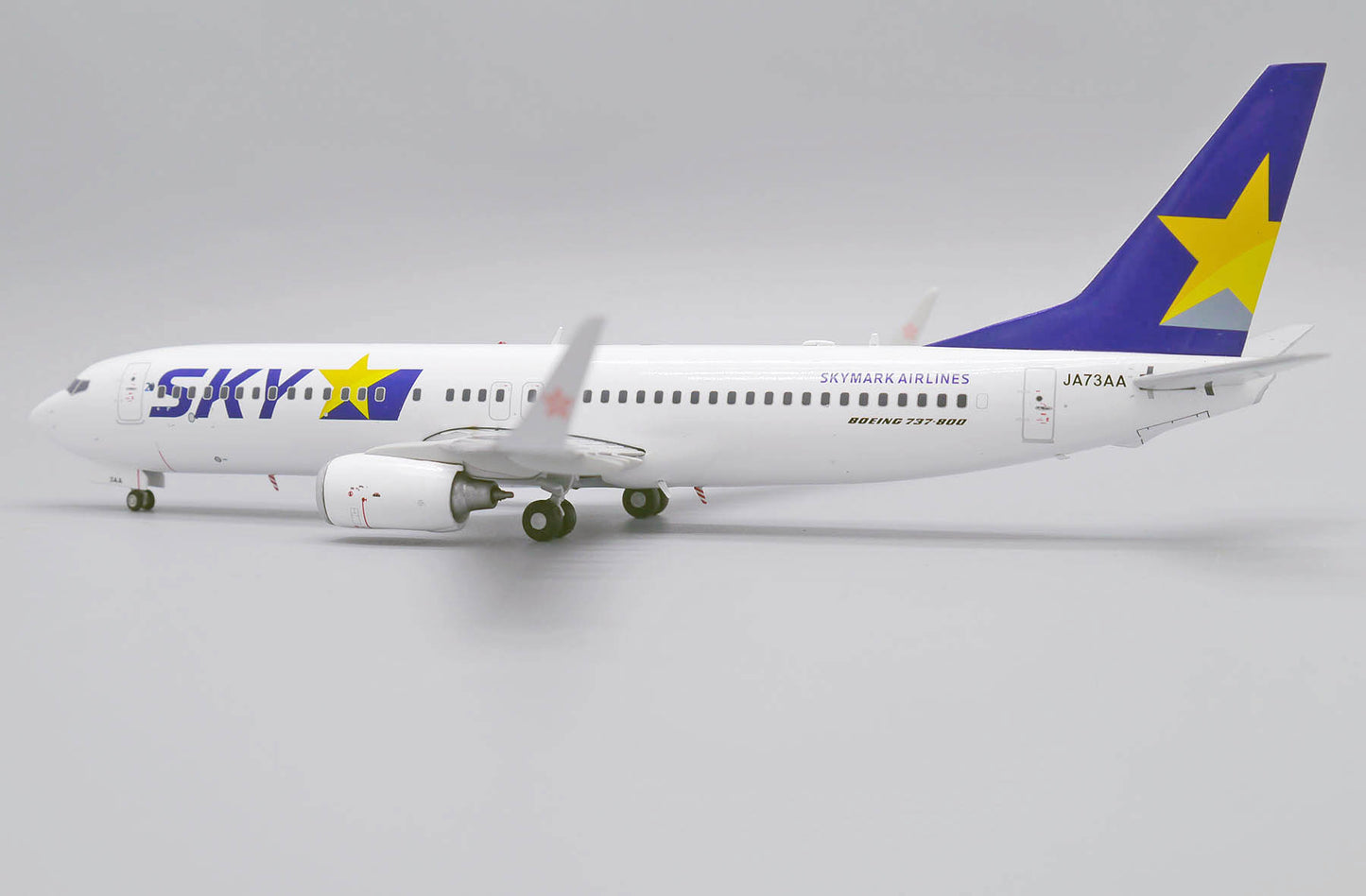 JC WINGS B737-800 SKYMARK AIRLINES REG: JA73AA