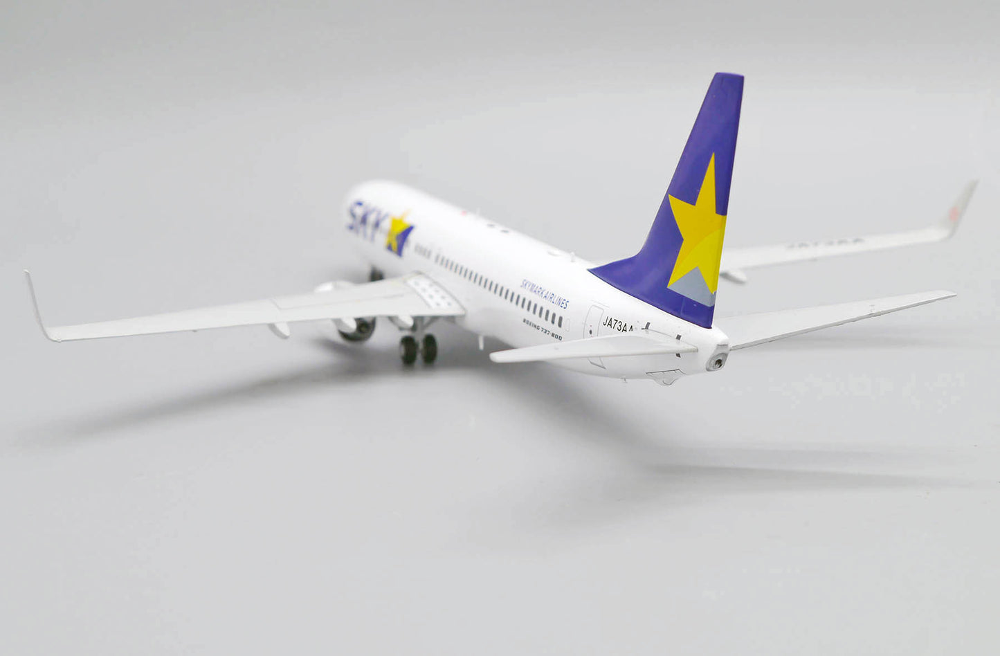 JC WINGS B737-800 SKYMARK AIRLINES REG: JA73AA
