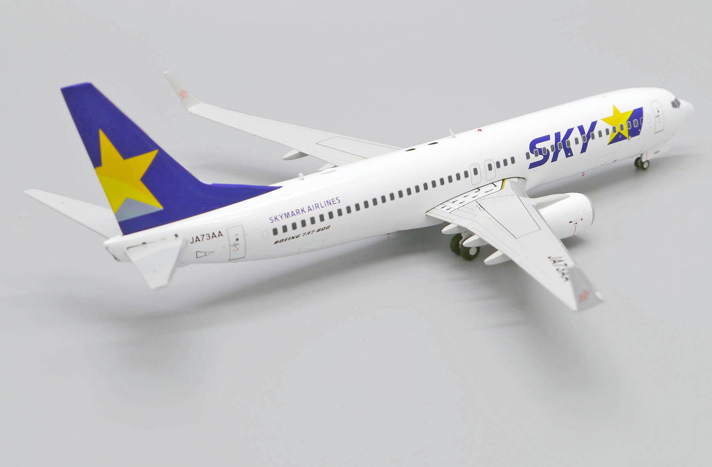JC WINGS B737-800 SKYMARK AIRLINES REG: JA73AA