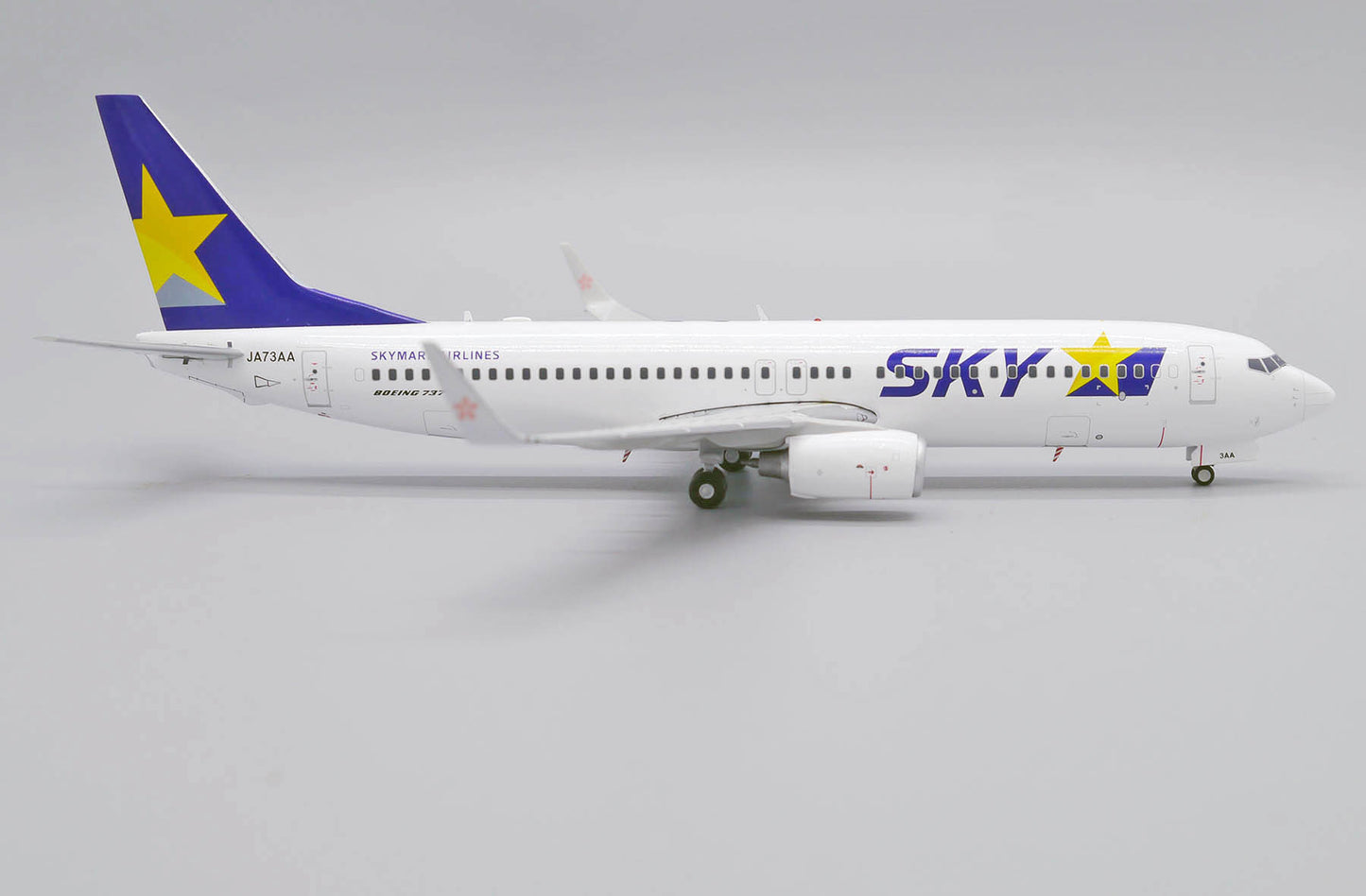 JC WINGS B737-800 SKYMARK AIRLINES REG: JA73AA