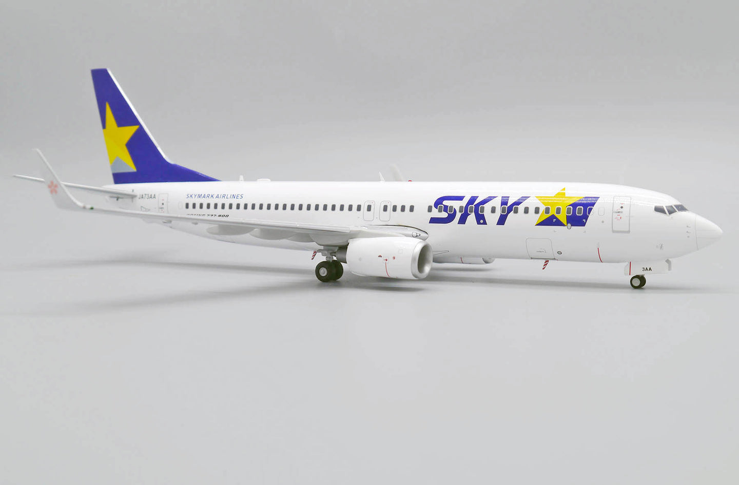 JC WINGS B737-800 SKYMARK AIRLINES REG: JA73AA