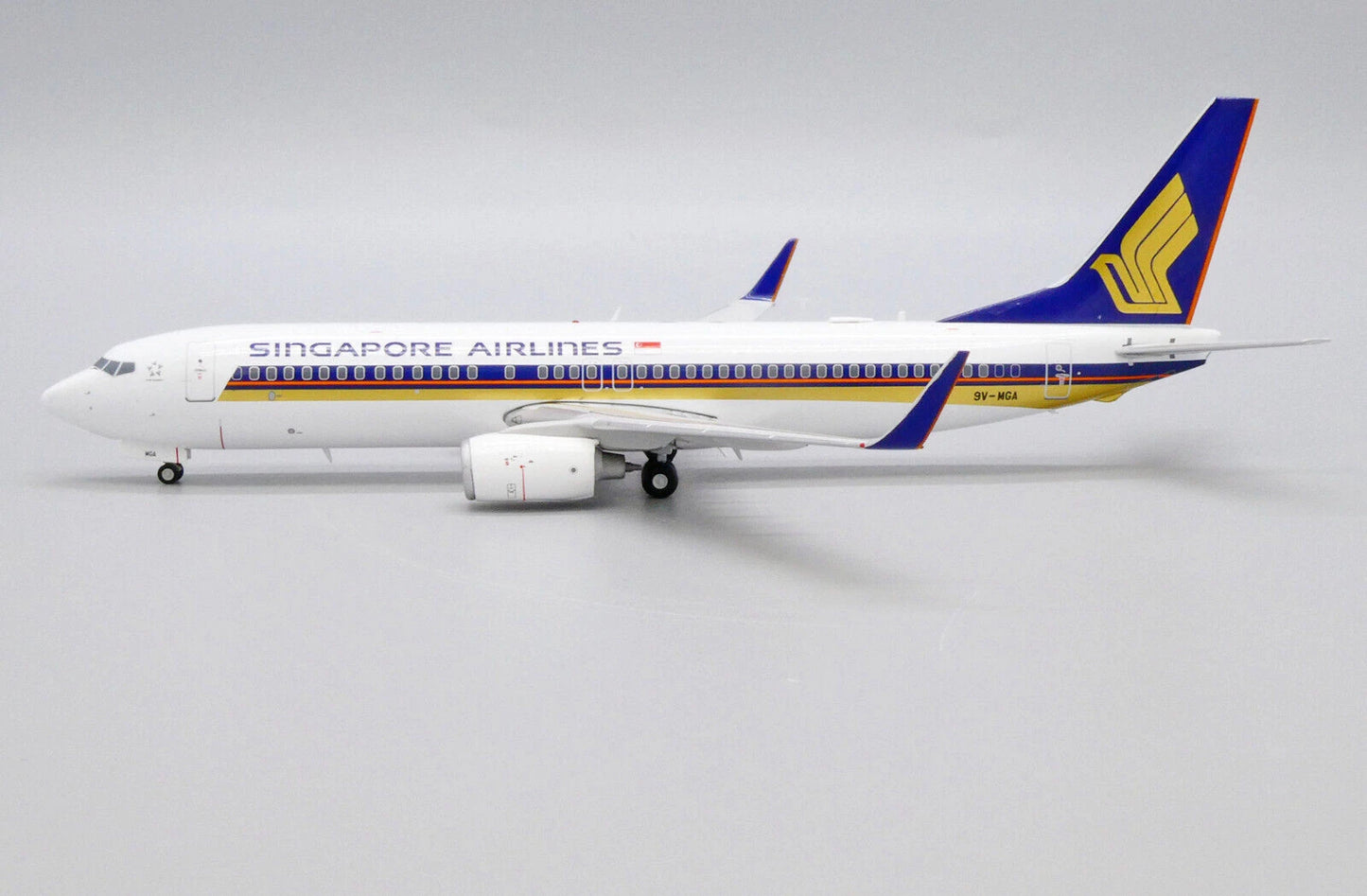JCWINGS SINGAPORE AIRLINES B737-800 REG: 9V-MGA