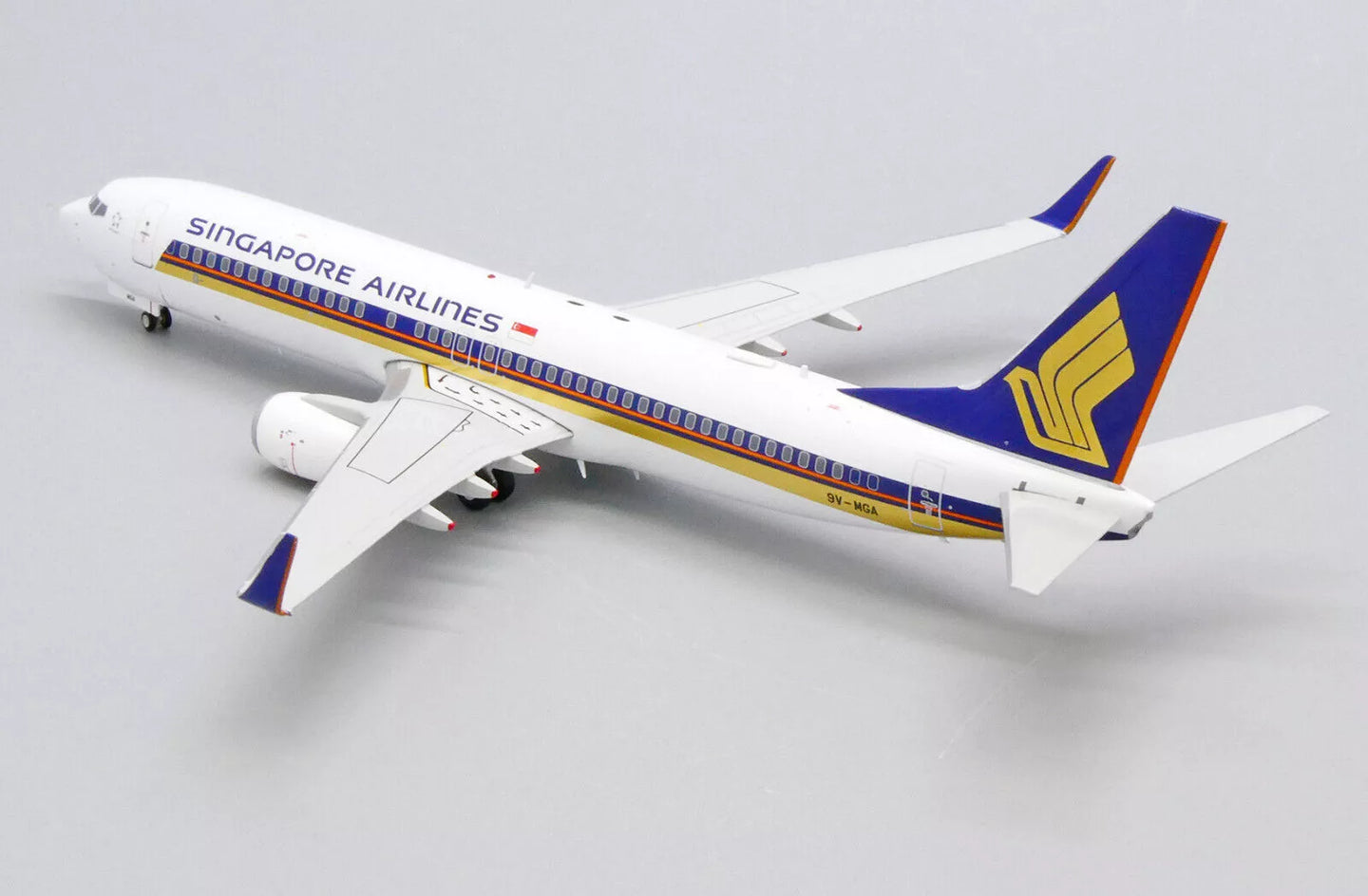 JCWINGS SINGAPORE AIRLINES B737-800 REG: 9V-MGA