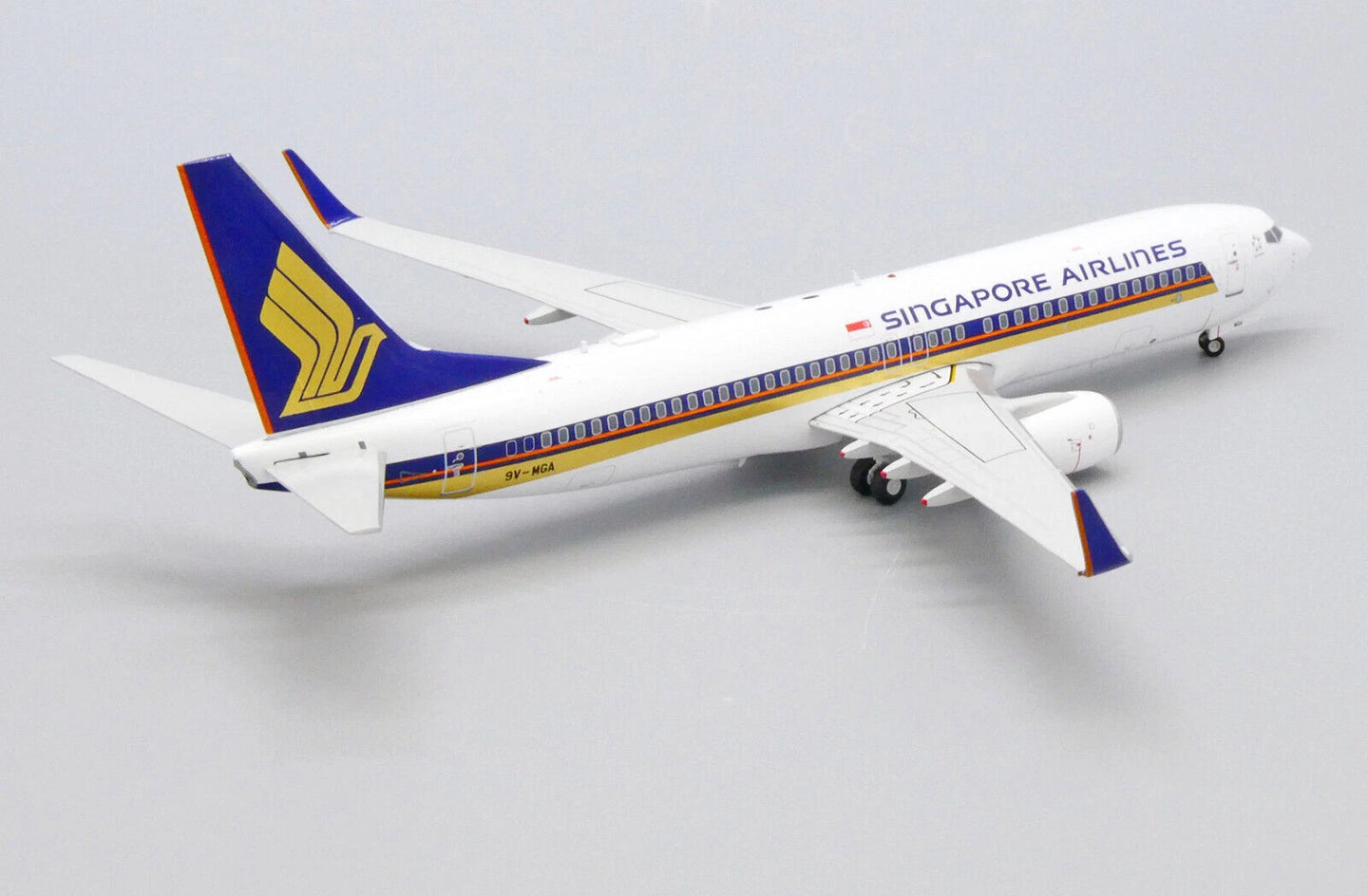 JCWINGS SINGAPORE AIRLINES B737-800 REG: 9V-MGA