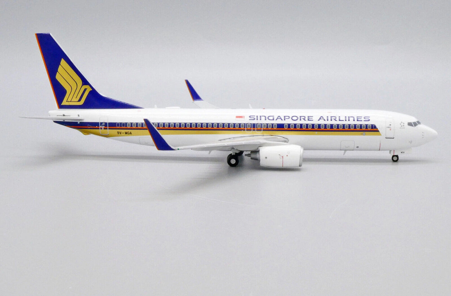 JCWINGS SINGAPORE AIRLINES B737-800 REG: 9V-MGA