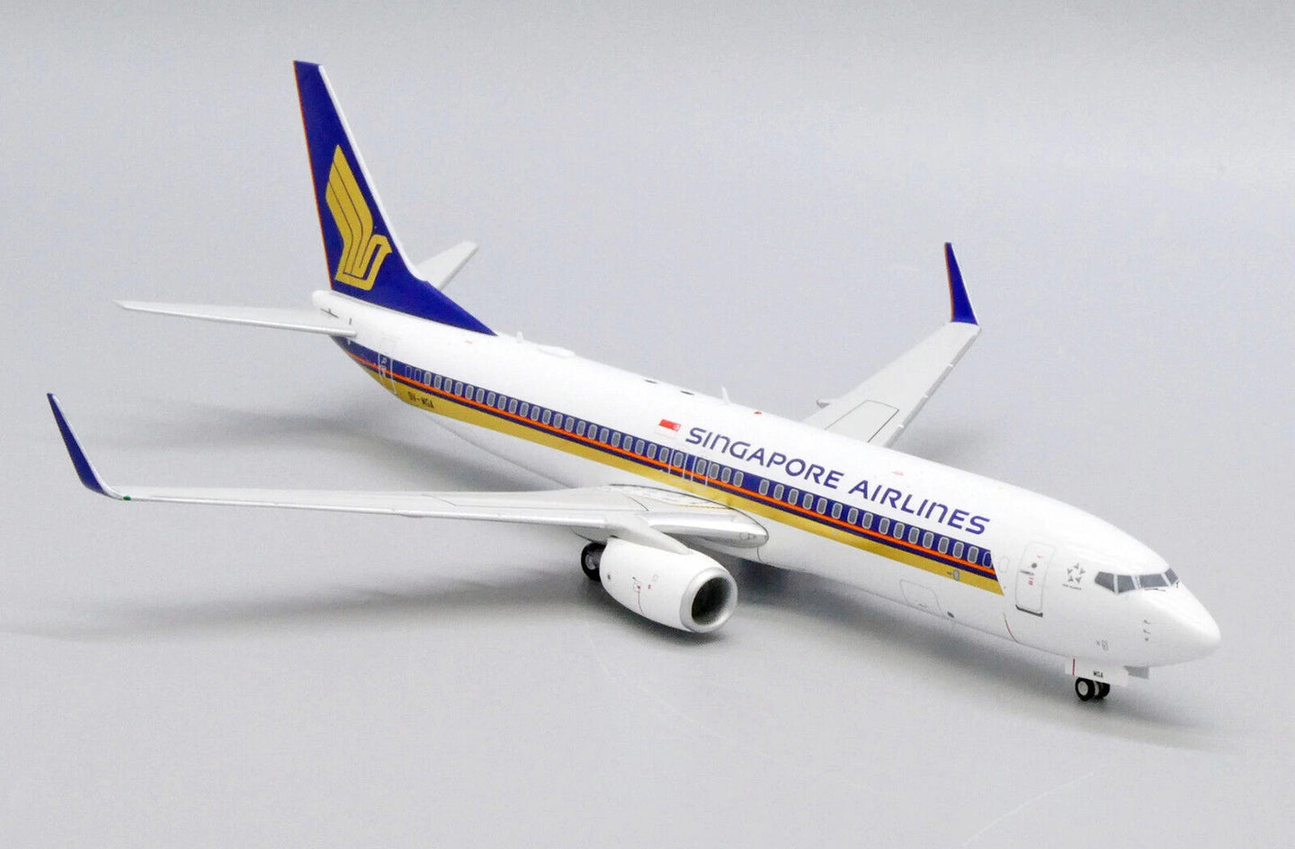JCWINGS SINGAPORE AIRLINES B737-800 REG: 9V-MGA