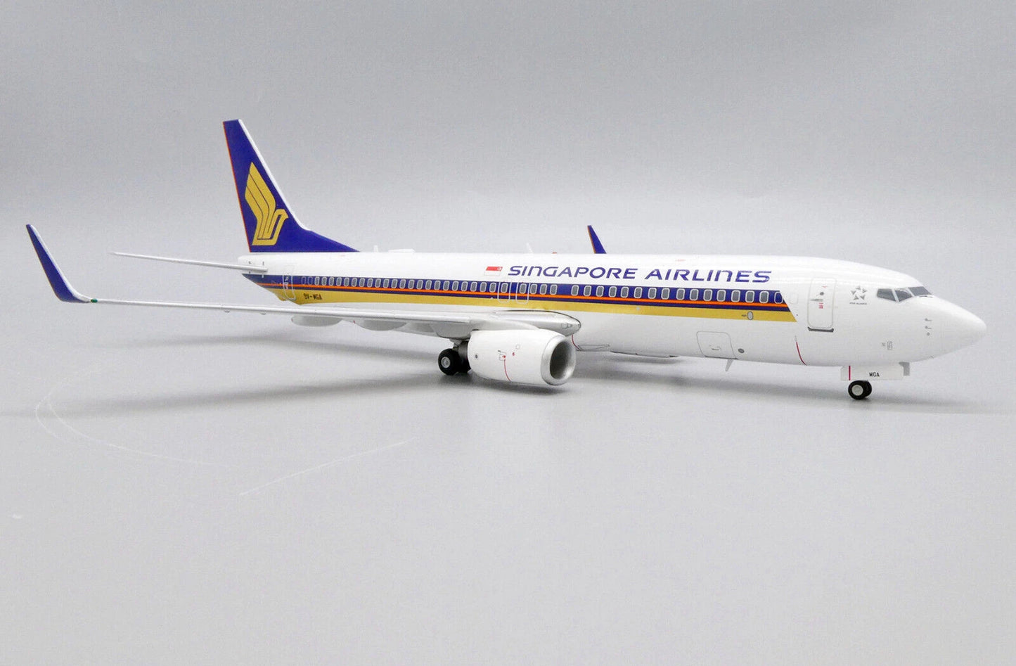 JCWINGS SINGAPORE AIRLINES B737-800 REG: 9V-MGA