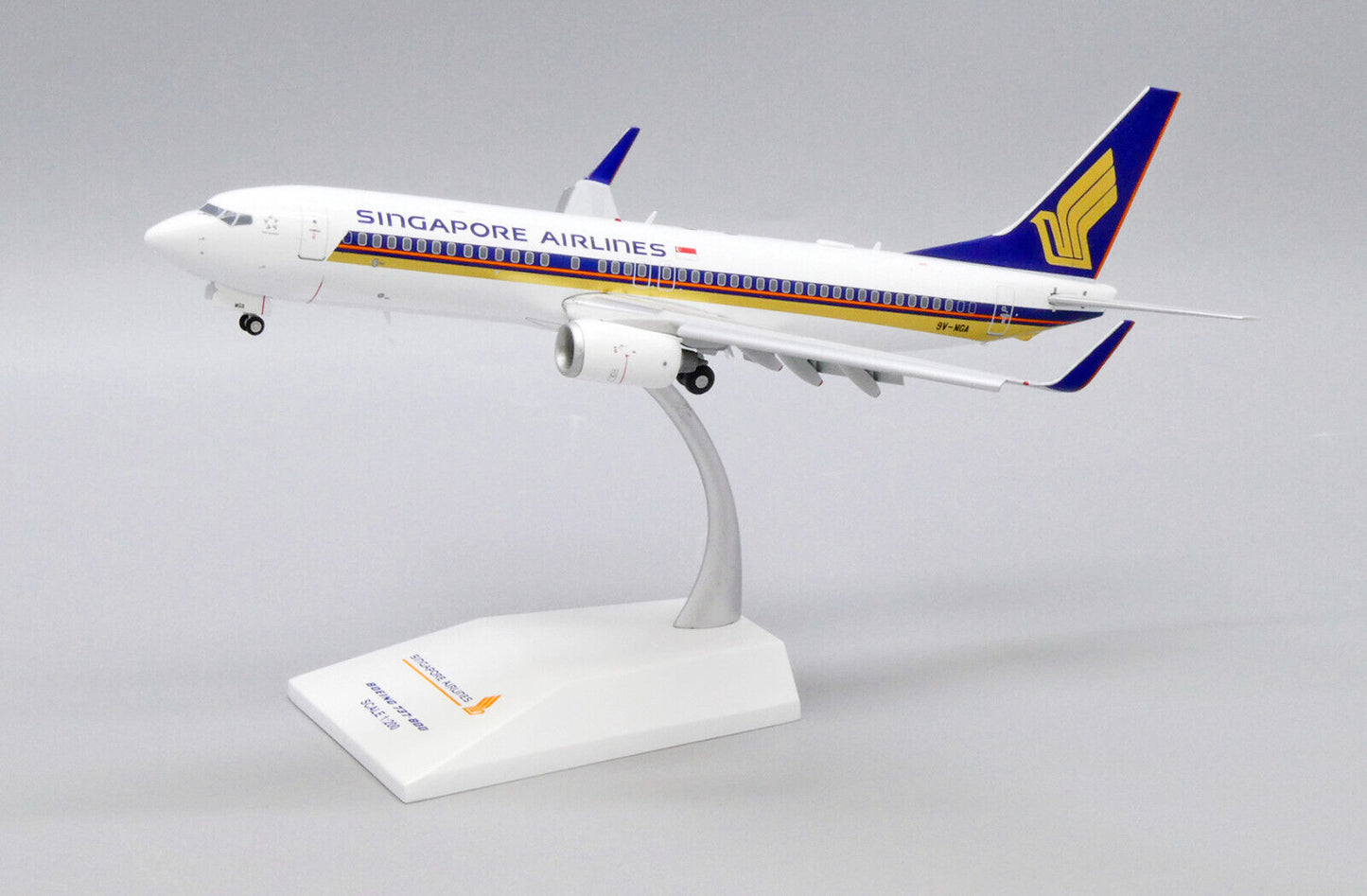 JC WINGS B737-800 SINGAPORE AIRLINES (FLAPS DOWNS) REG: 9V-MGA